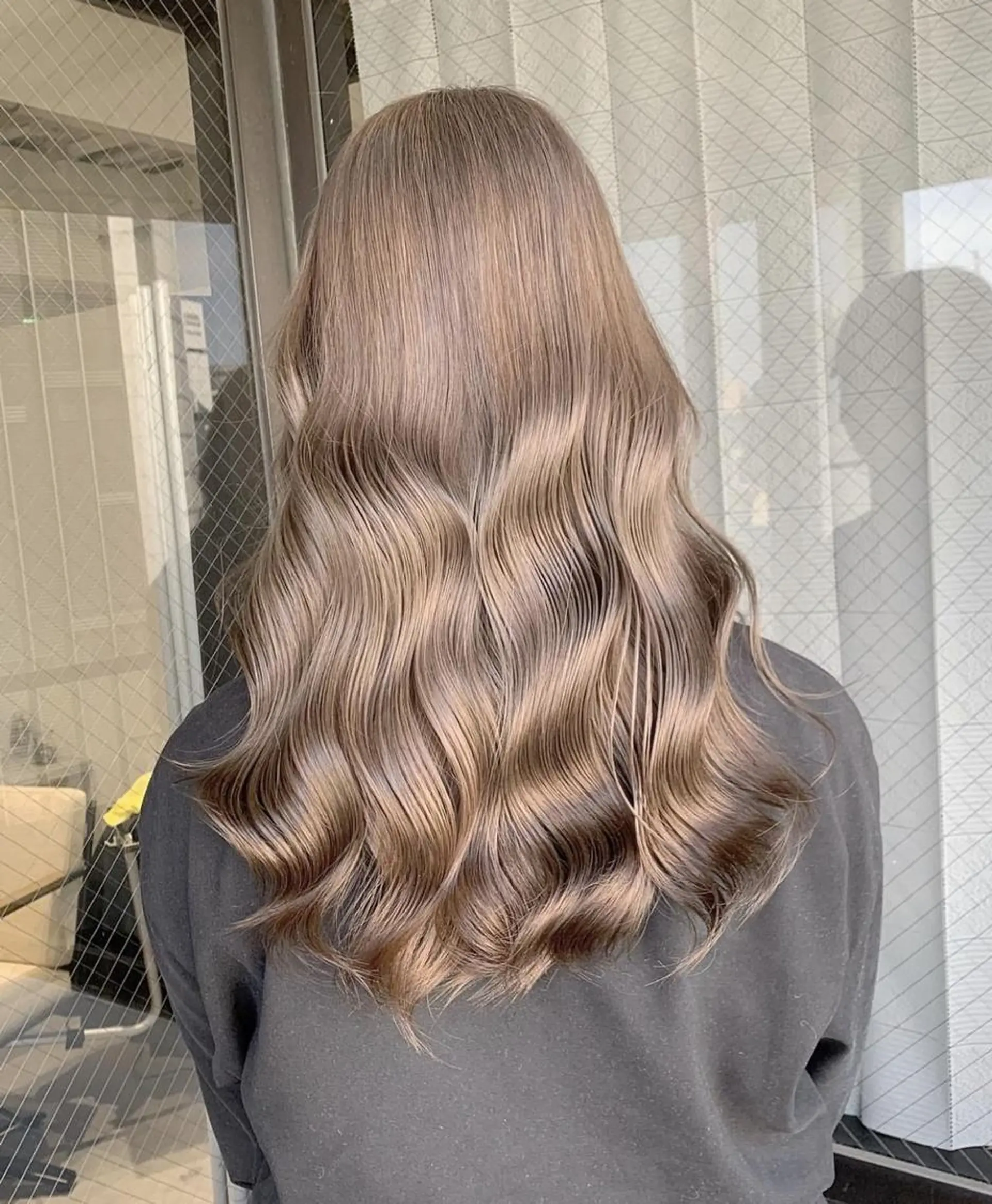 セミロング カラー パーマ ヘアアレンジ キッズ ネイル マツエク・マツパ アイブロウ ショートボブ セミロングパーマ バレイヤージュ ブリーチ ケアブリーチ 髪質改善ケアカラー Eir梅田/中村のヘアスタイル