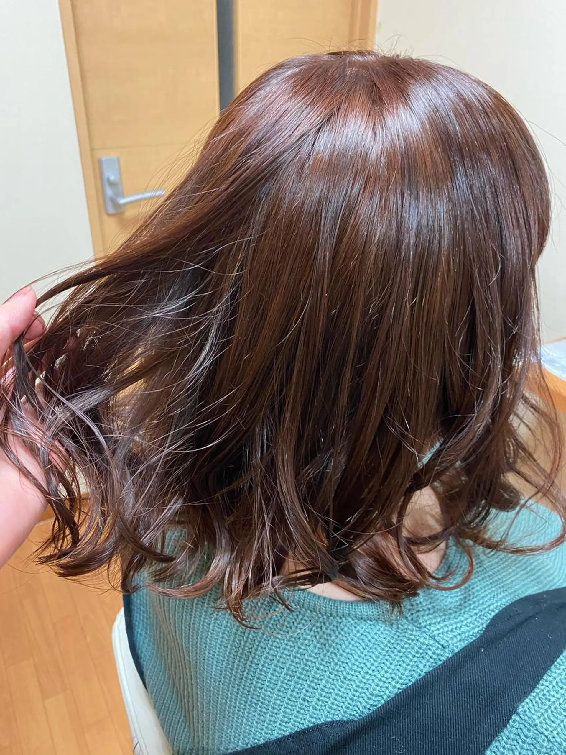 セミロング ヘアカラー トリートメント NATURAL MOMOMIのヘアスタイル