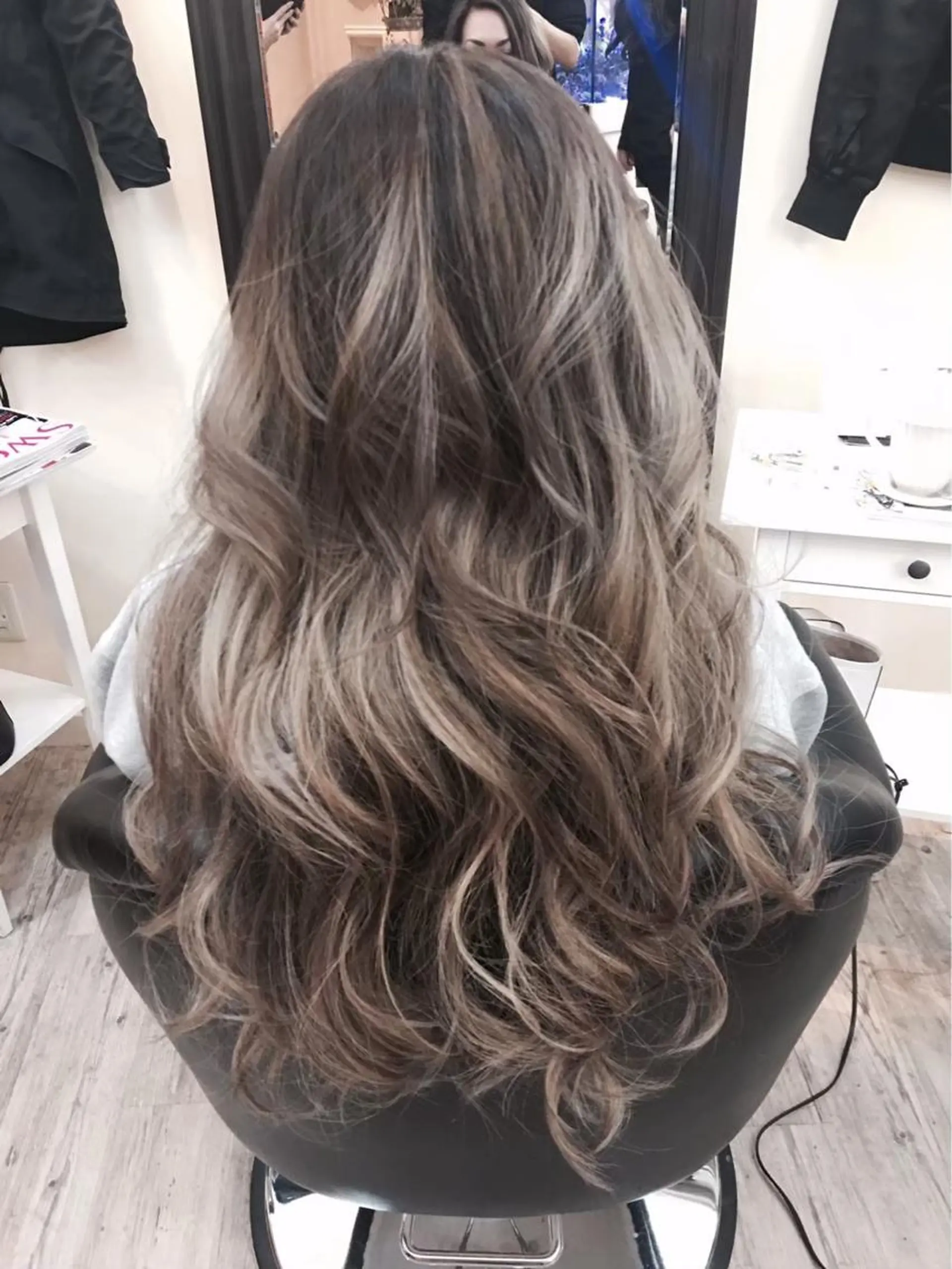 カラー カット ヘアカラー 戸川 紗良のヘアスタイル