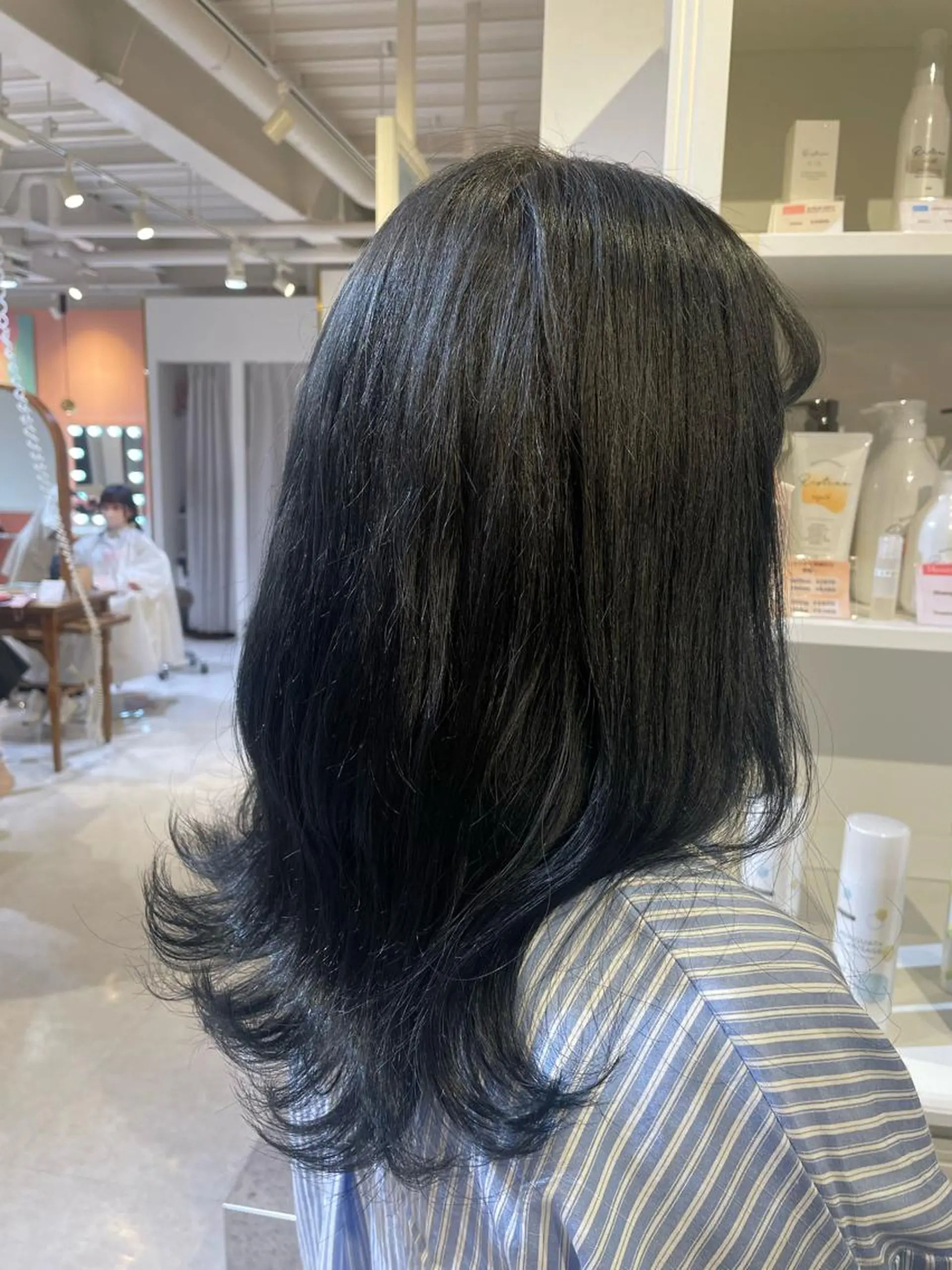 カラー ブルーカラー ネイビーカラー ヘアカラー 和田 真依のヘアスタイル