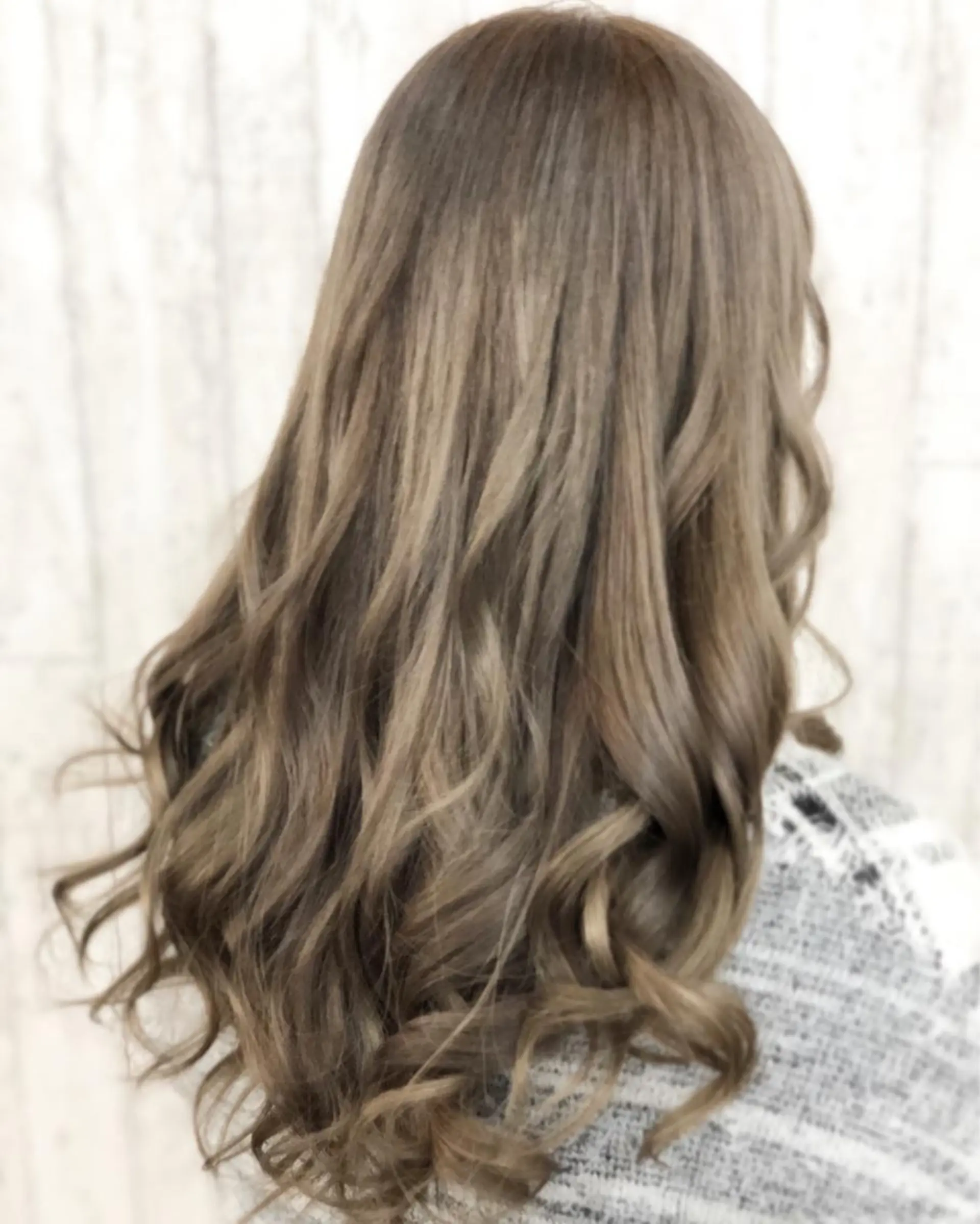 ロング カラー グレージュ kazufumi ..のヘアスタイル