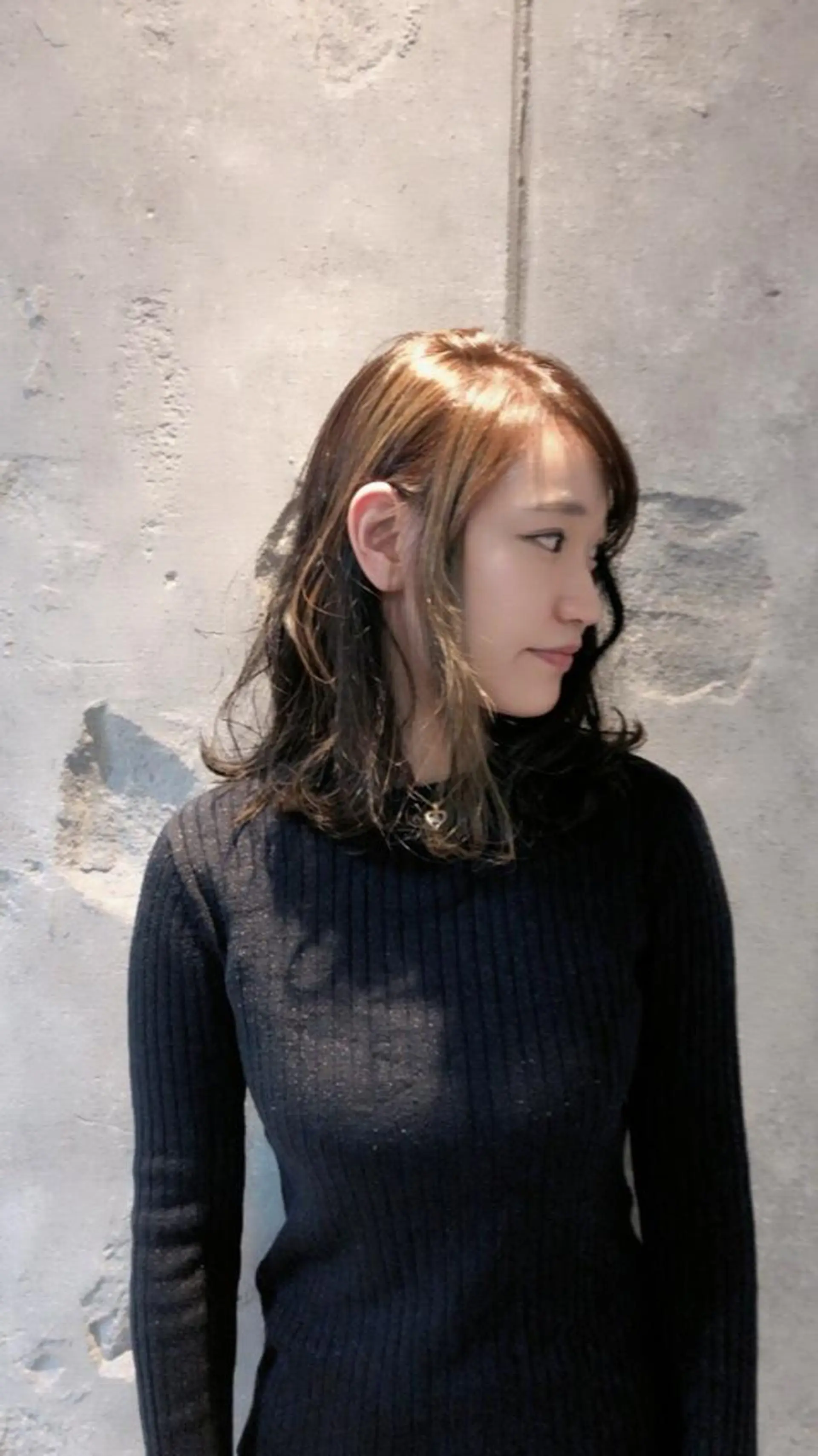ミディアム カラー バレイヤージュ グレージュ オリーブグレージュ オリーブグレー レイヤーカット 大久保 遥日のヘアスタイル