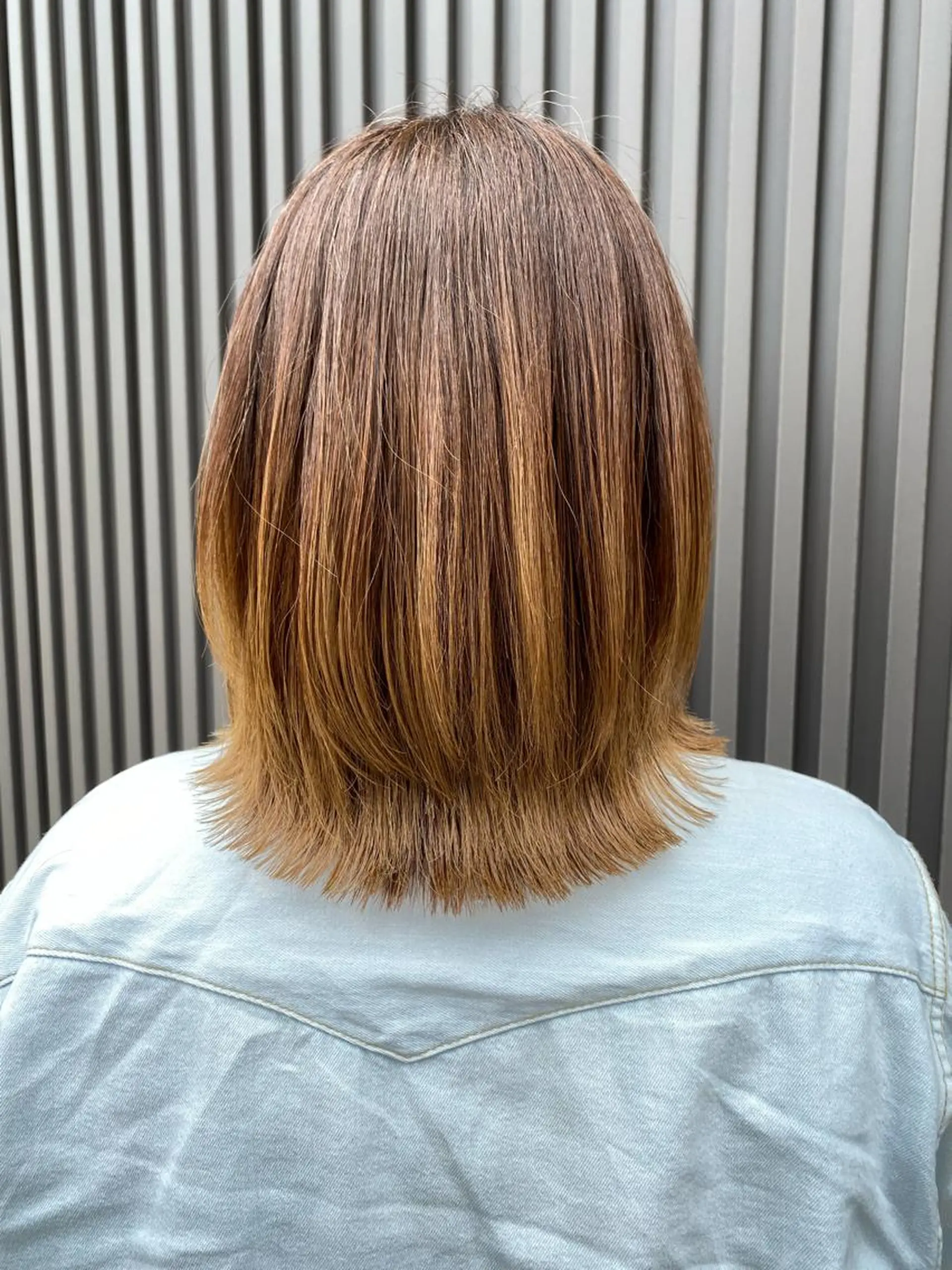 ミディアム カラー 多河 遥のヘアスタイル