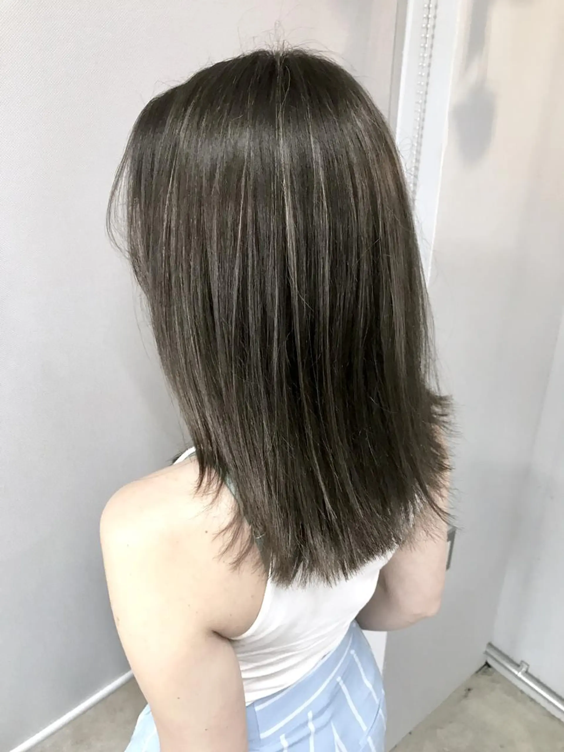 セミロング カラー ハイライトカラー ハイライト lok[ロク] 高田馬場のヘアスタイル