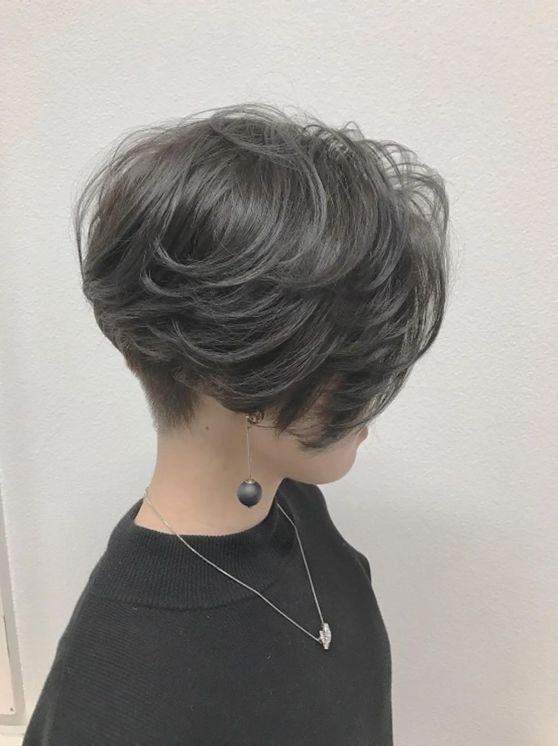 ショート カラー アッシュ アッシュグレー カット ヘアカラー GiseL ジゼル六本松のヘアスタイル