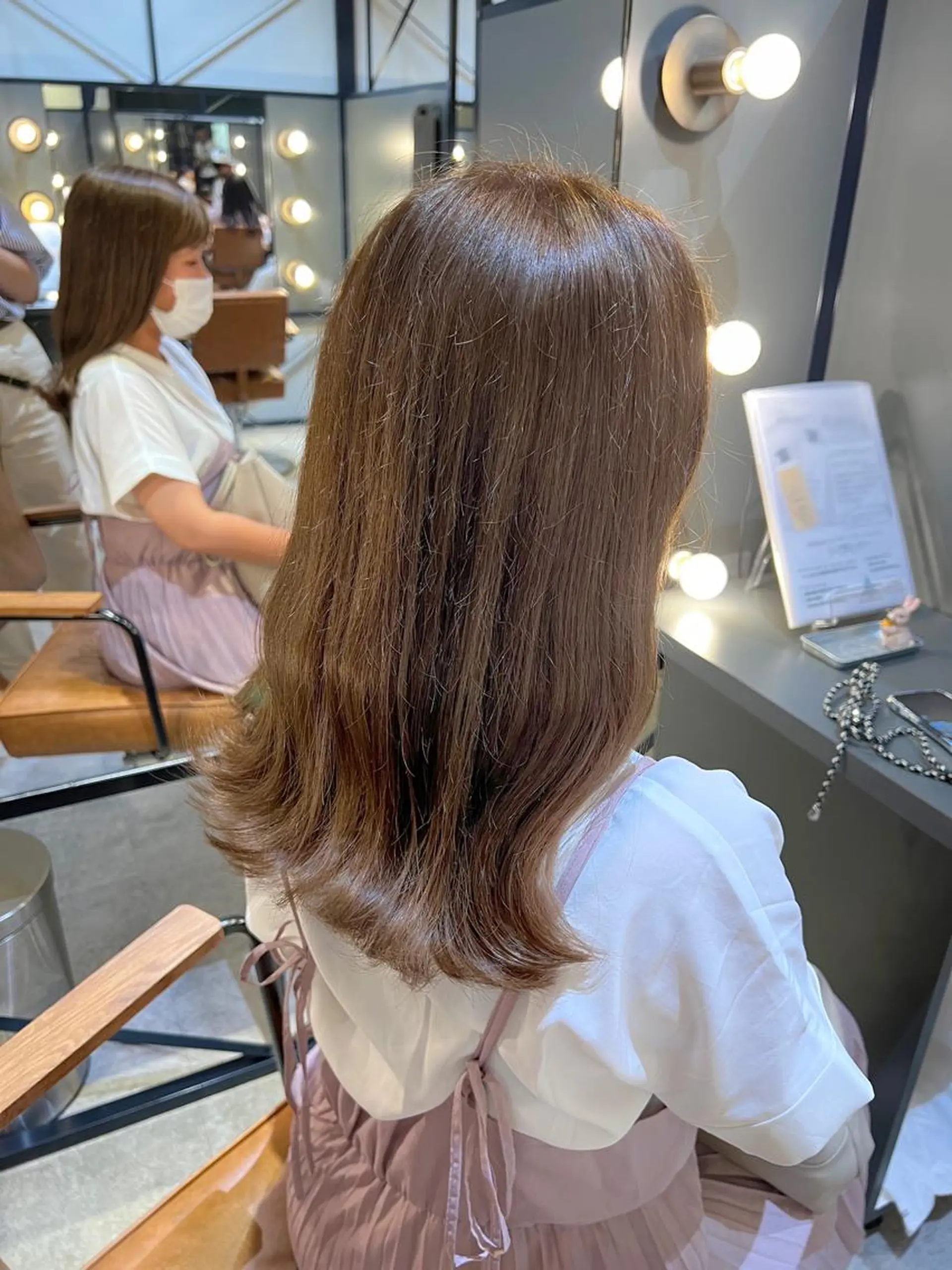 ロング カラー ベージュカラー ミルクティーベージュ THINK SHOP sakiのヘアスタイル