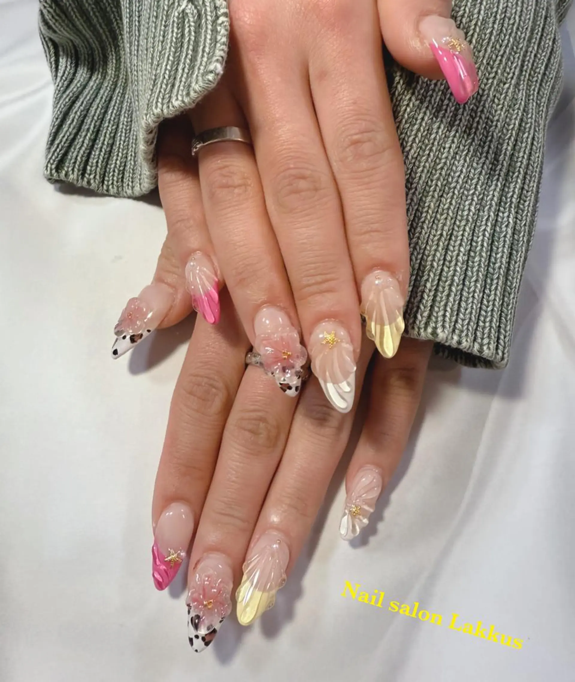 ネイル アートネイル Lakkus T－CHIのネイルデザイン