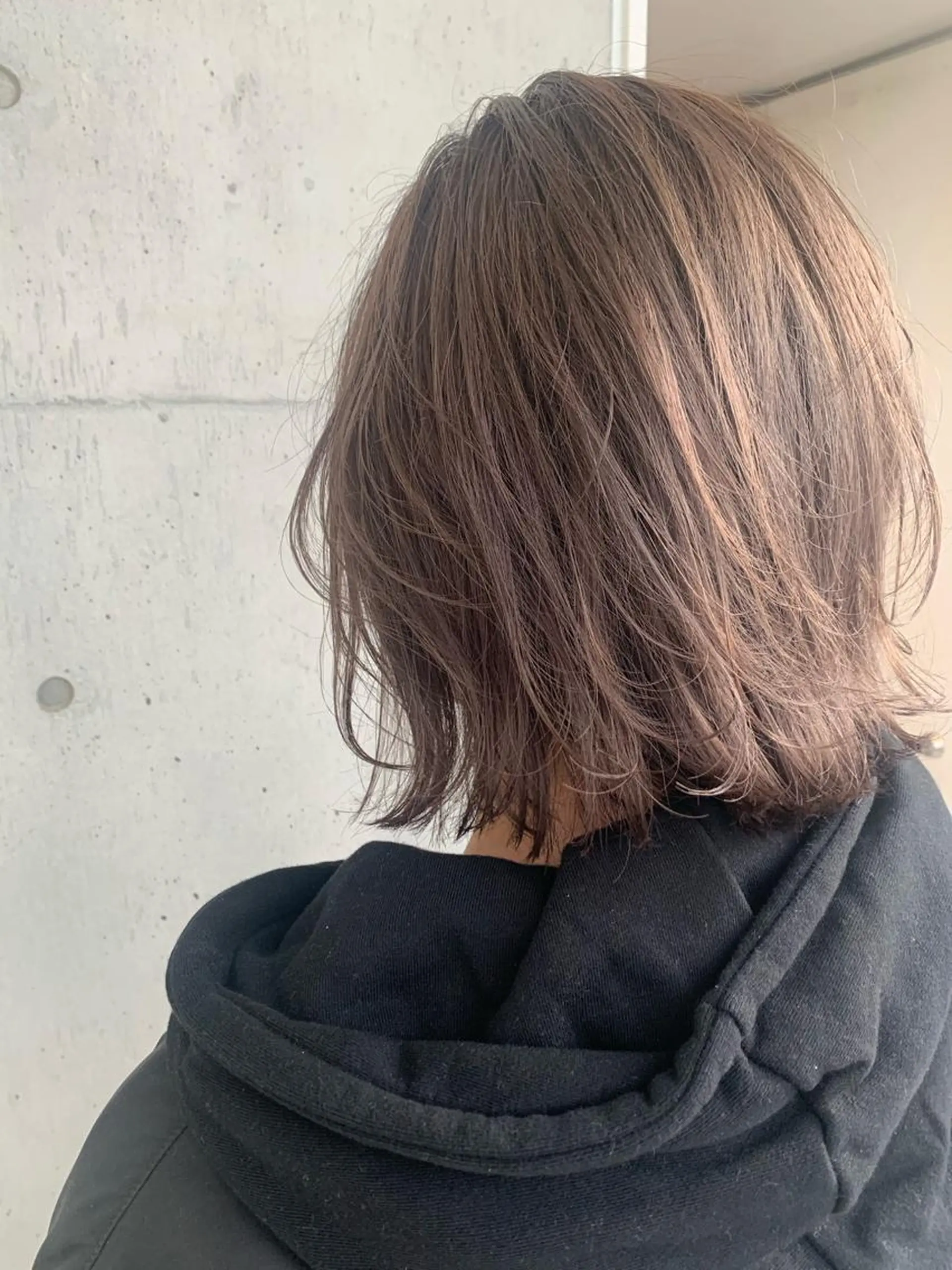 ミディアム カラー フォギーグレージュ グレージュ &SONS 小林亨のヘアスタイル