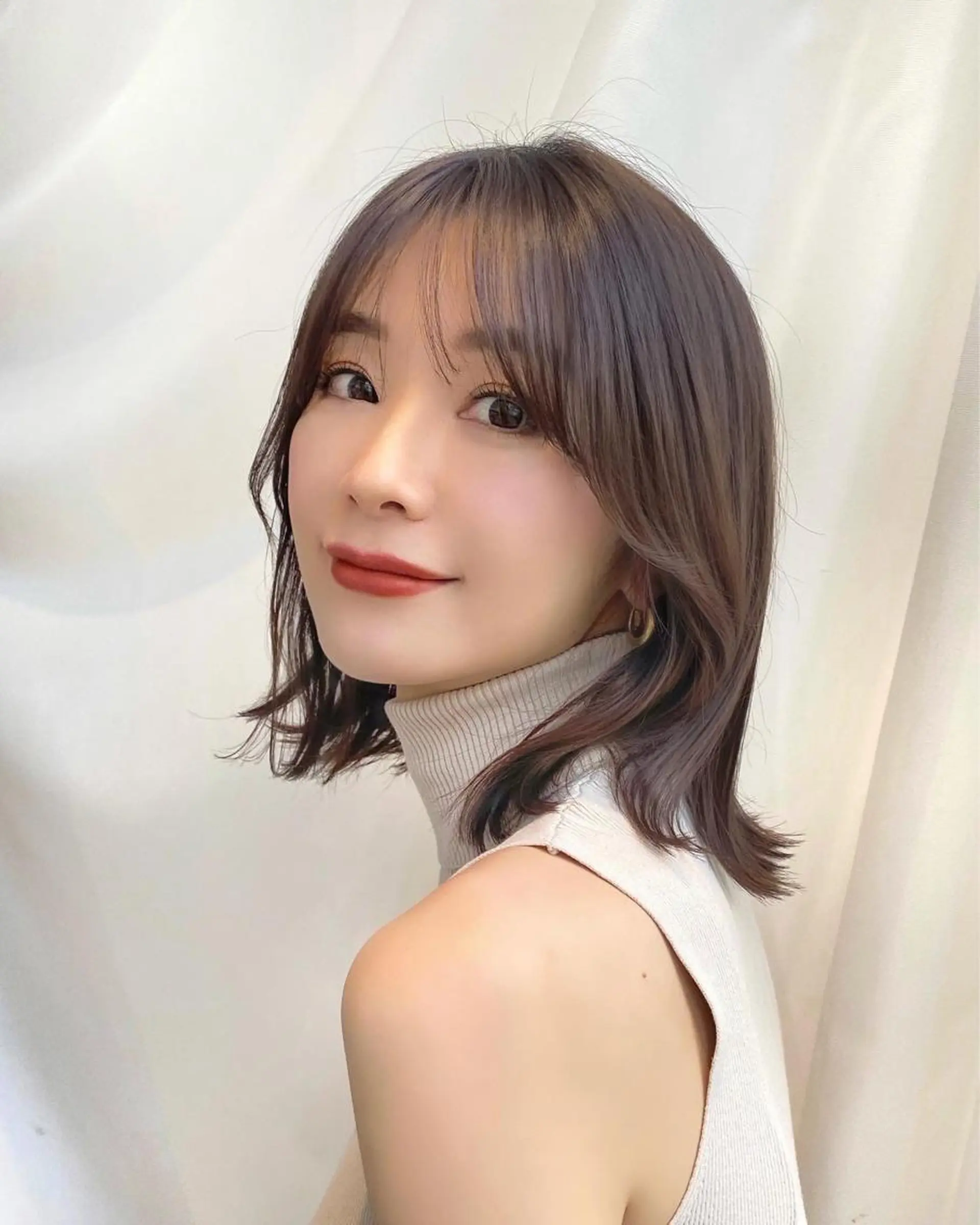 ミディアム カラー パーマ ヘアアレンジ 切りっぱなしボブ アディクシーカラー ブリーチ 透明感カラー イルミナカラー 小野寺瑞希 /最小顔カットのヘアスタイル