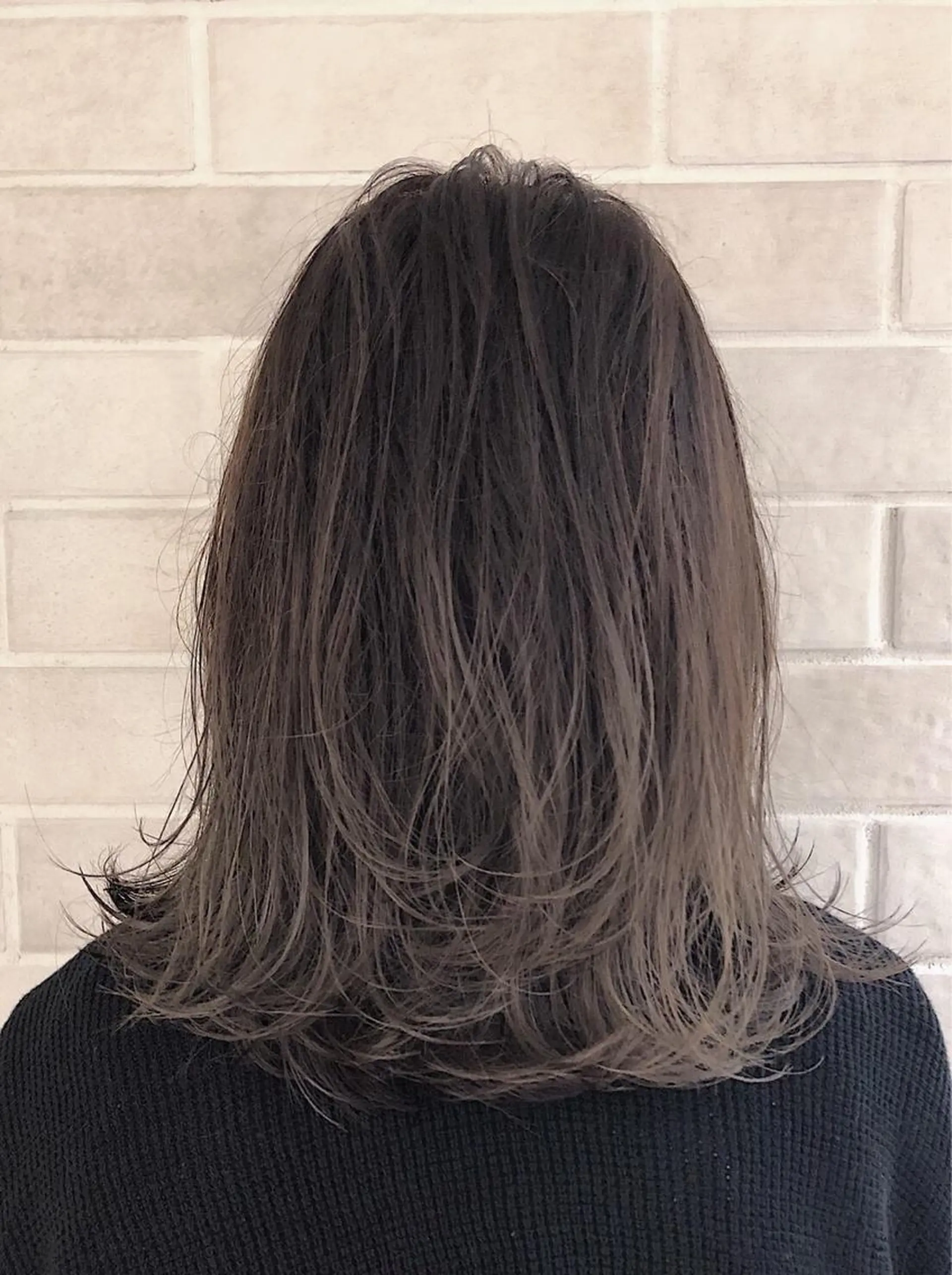 セミロング カラー グレージュ ハイライトカラー ハイライト ブリーチ指名 NO1🌈SAKIのヘアスタイル