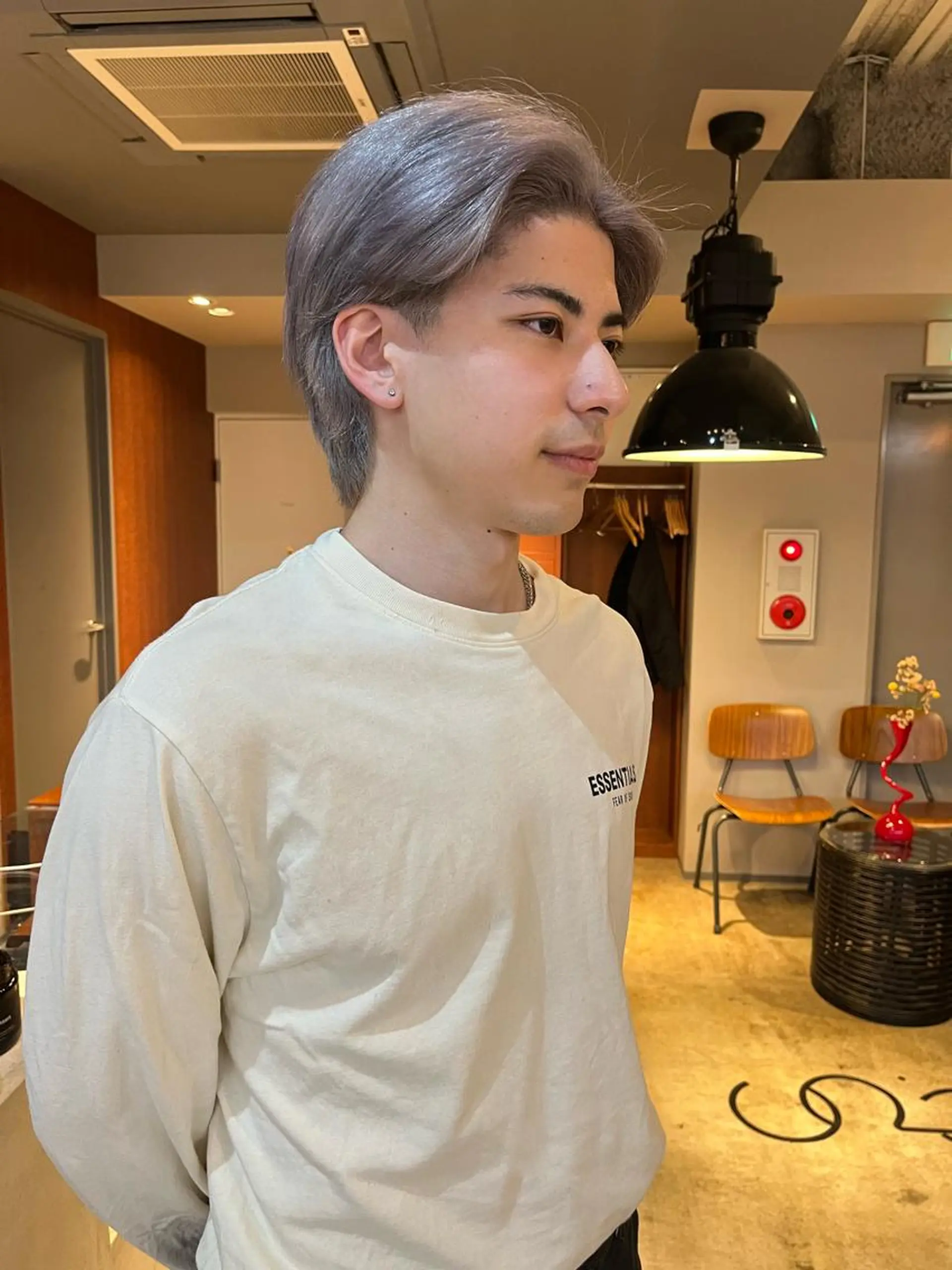 ショート カラー ブリーチ シルバー ヘアカラー トリートメント 🩷ハイトーン透明感 レイヤー🩷ユリカのヘアスタイル