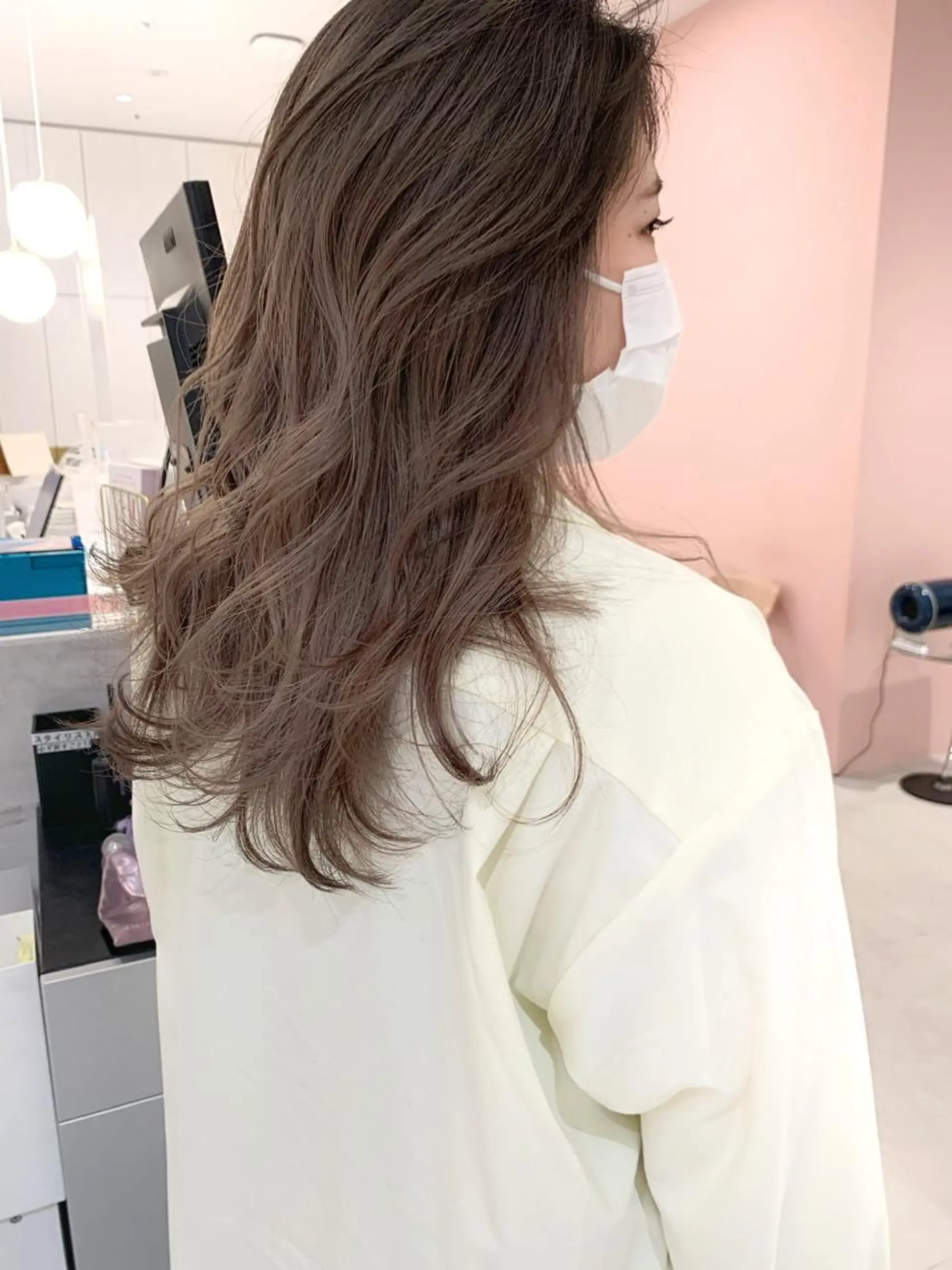 セミロング カラー ハイトーンカラー カット ヘアカラー トリートメント レイヤー専門家 ダブルカラー修のヘアスタイル