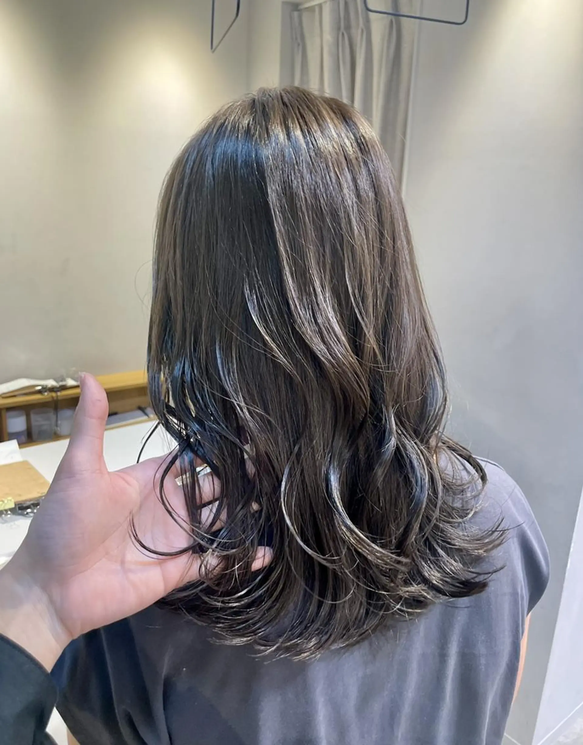 ミディアム パーマ レイヤー/パーマ 透明感カラー倉持弘人のヘアスタイル