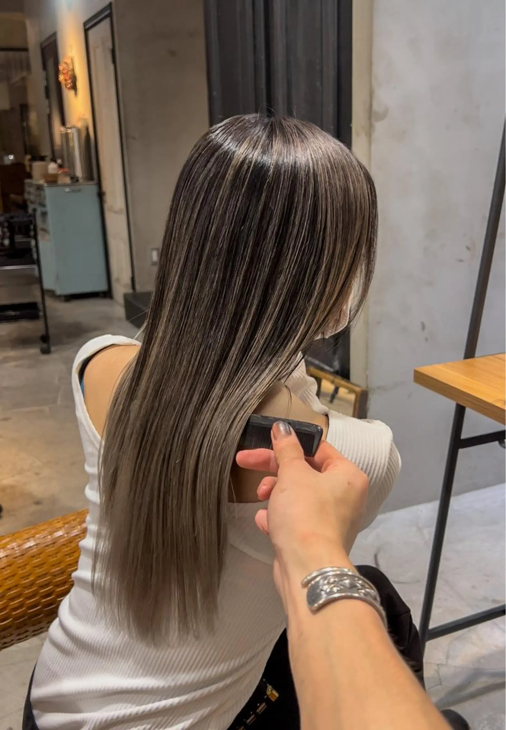 セミロング カラー カット ヘアカラー トリートメント 海外デザイン🇺🇸 石渡諒太のヘアスタイル