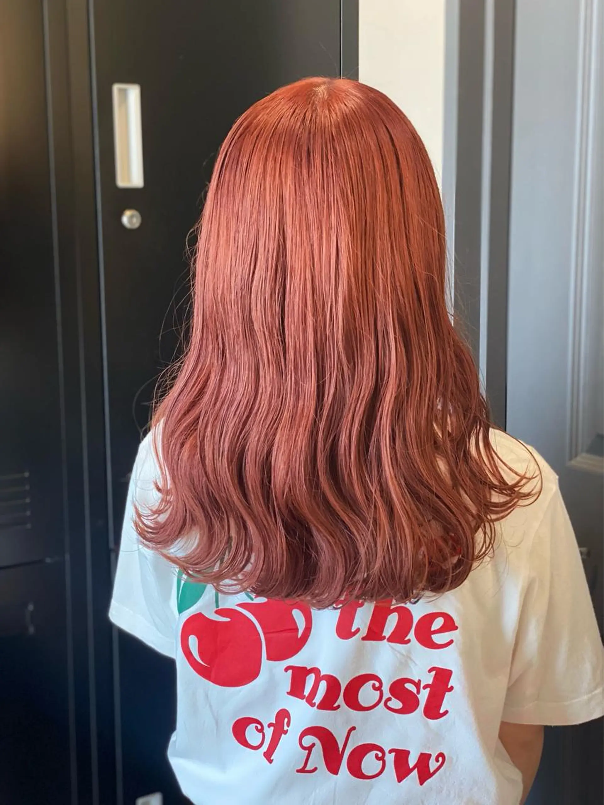 セミロング カラー ブリーチ オレンジ ピンクカラー louwe 武藤幸世のヘアスタイル