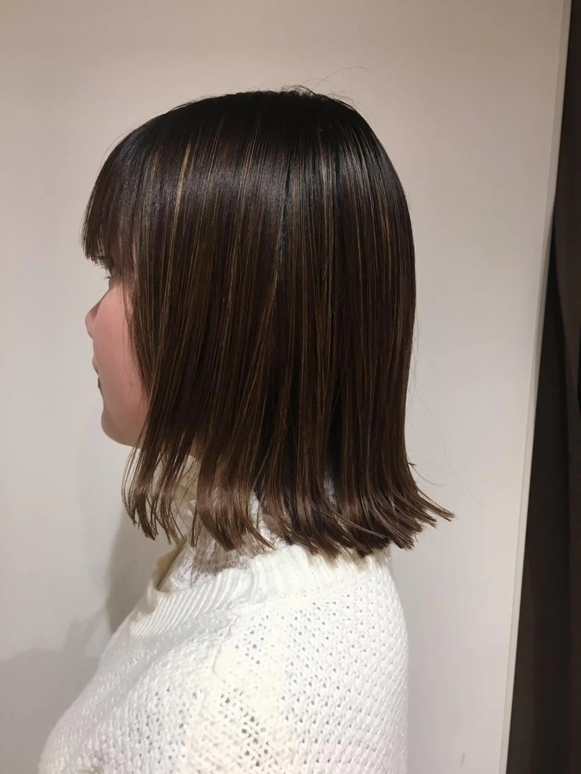 ミディアム カラー ウルフカット／吉村 桃子のヘアスタイル