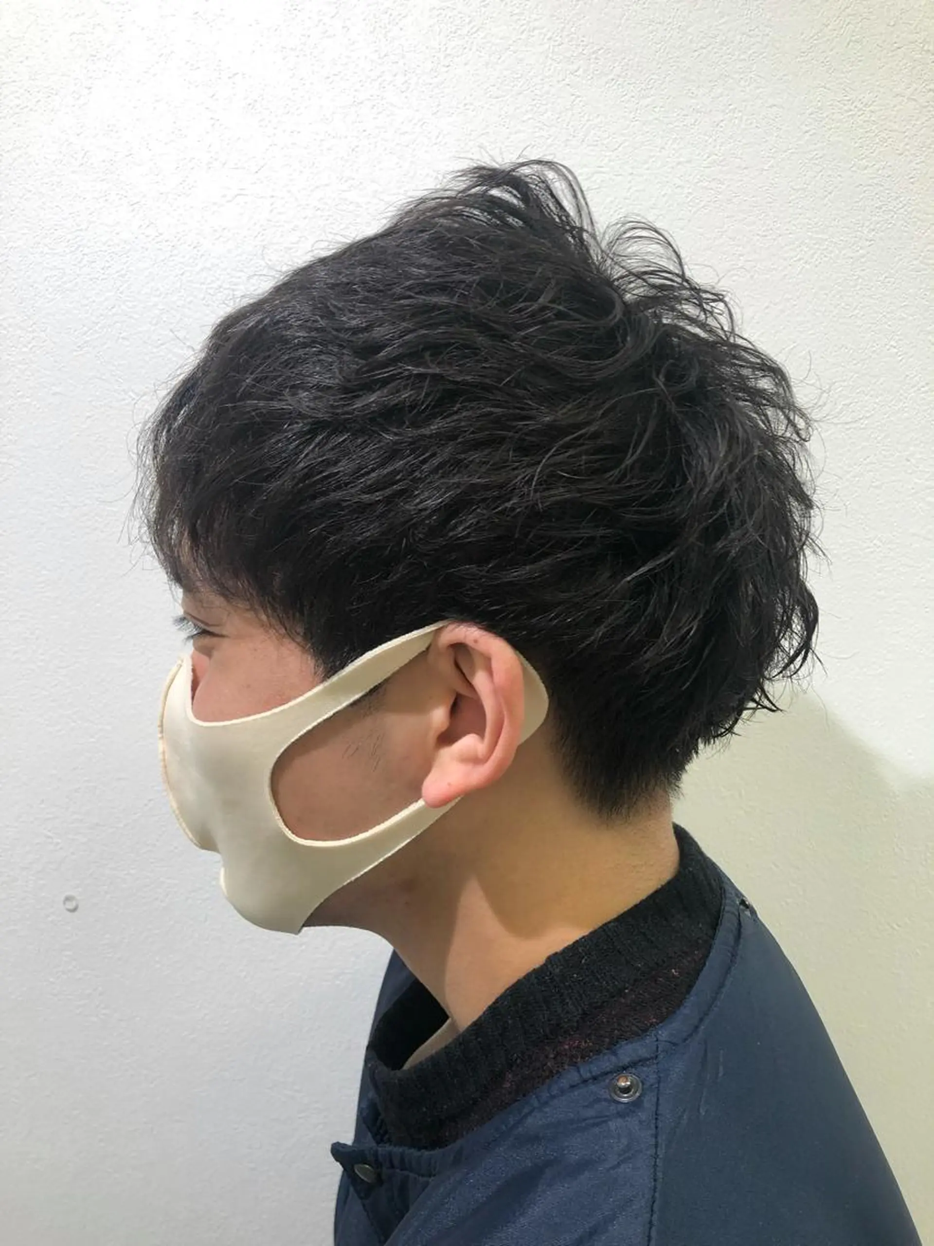 パーマ 渡部凌我 小顔ウルフ ハイトーンカラーのヘアスタイル