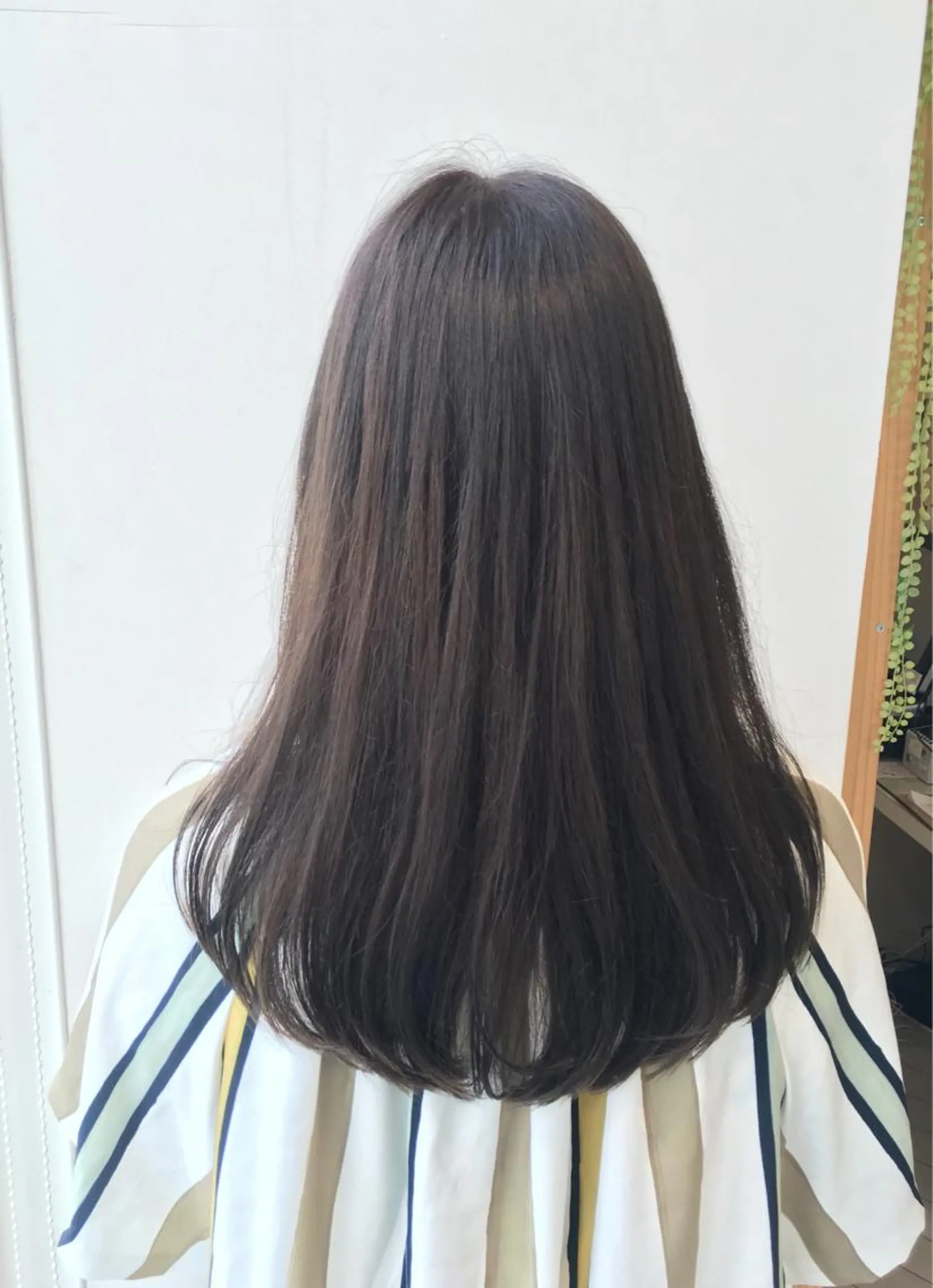 ロング カラー グレージュ 中山 天地のヘアスタイル