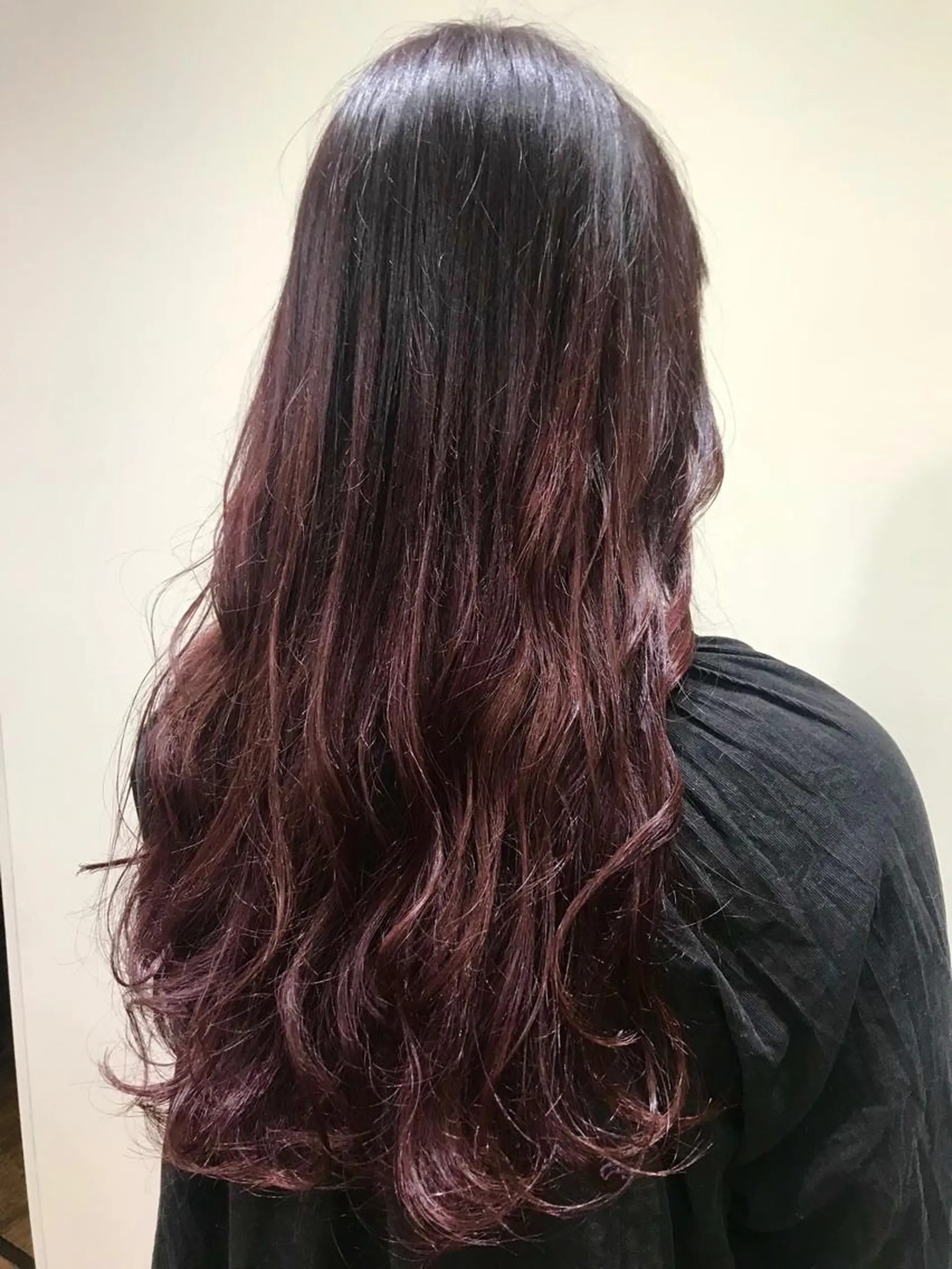 ロング カラー いけだ　ひかり ハイライトくびれヘアのヘアスタイル