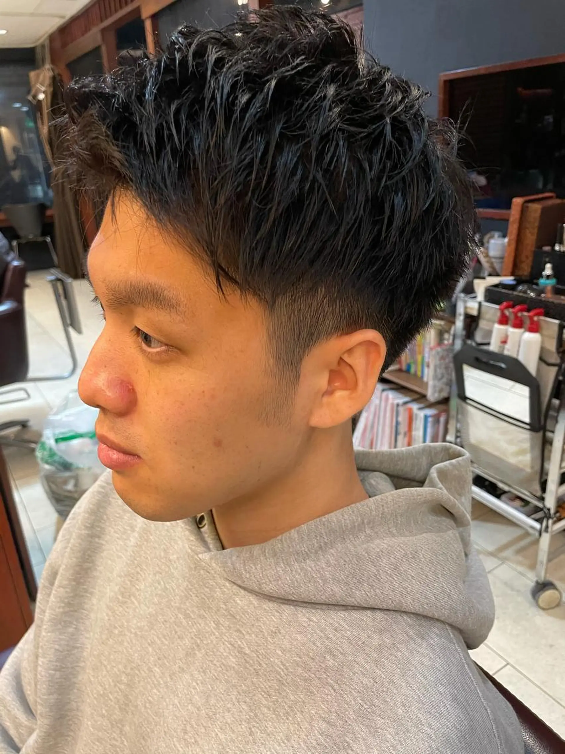 ショート こすげひろと カラー講師のヘアスタイル