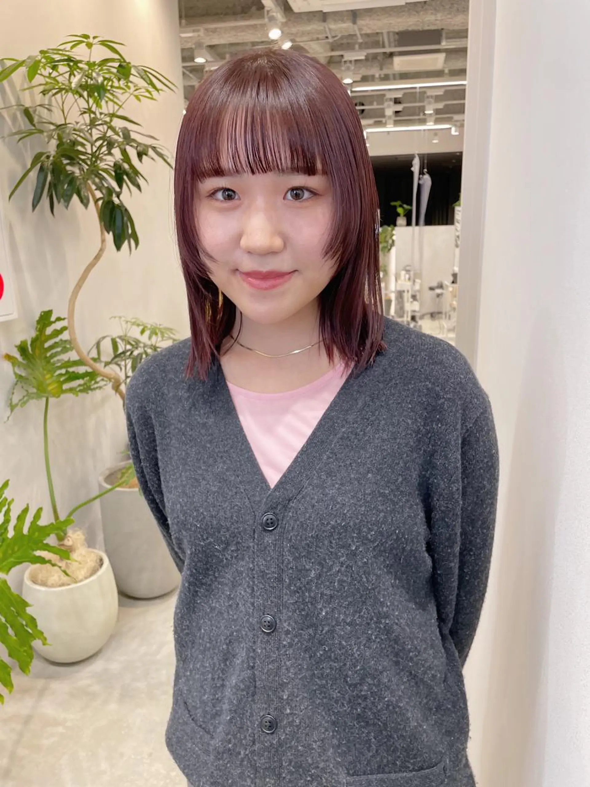 ミディアム カラー 顔周りカット 青木 優歩のヘアスタイル