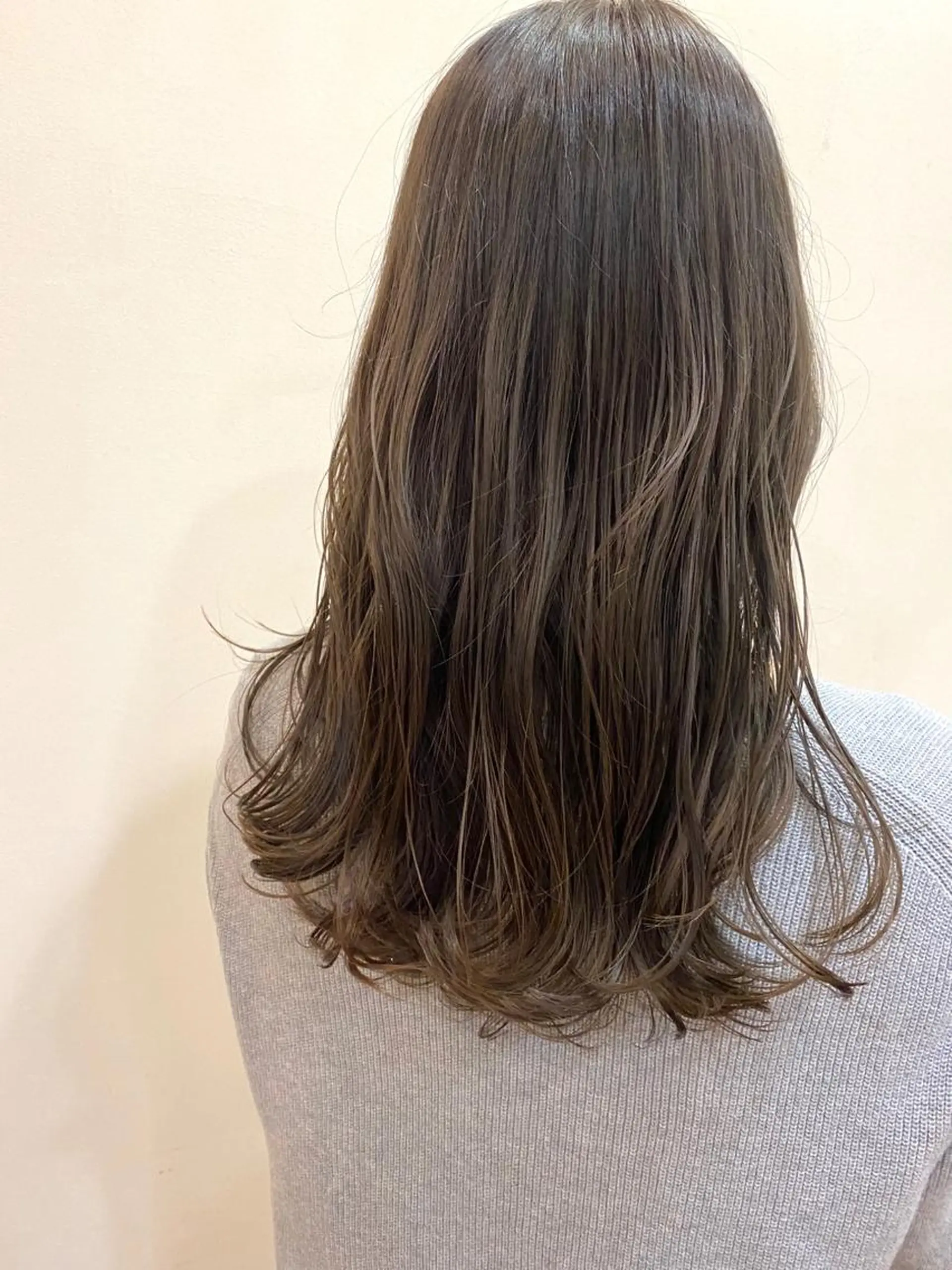 カラー グレージュ 鈴木 啓介のヘアスタイル