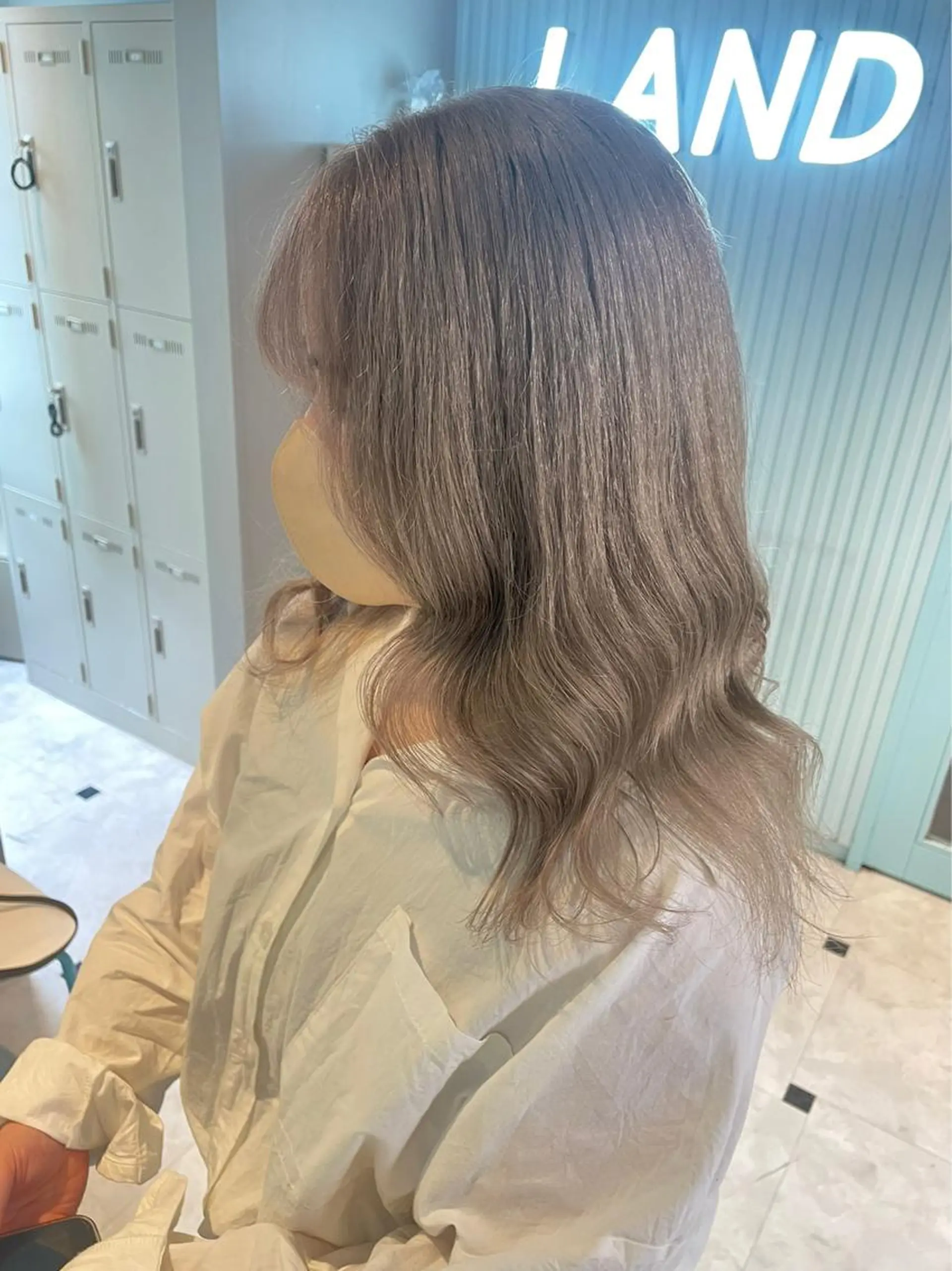 ミディアム ヘアカラー トリートメント サロウィン新宿三丁目East所属・顔周りレイヤー/新宿 /モテ艶カラー/航介のヘアスタイル