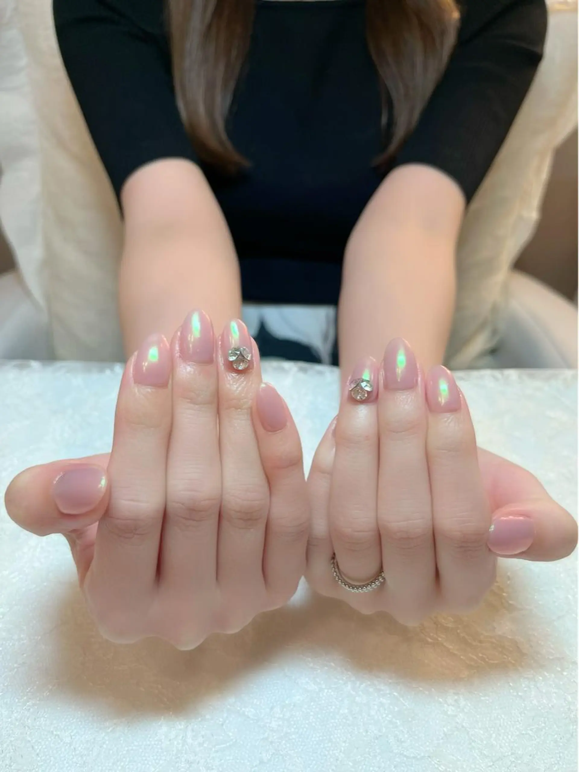 ネイル オーロラネイル ミラーネイル ピンク ピンクベージュ ハンドケア aoinail所属・aoi nailのネイルデザイン