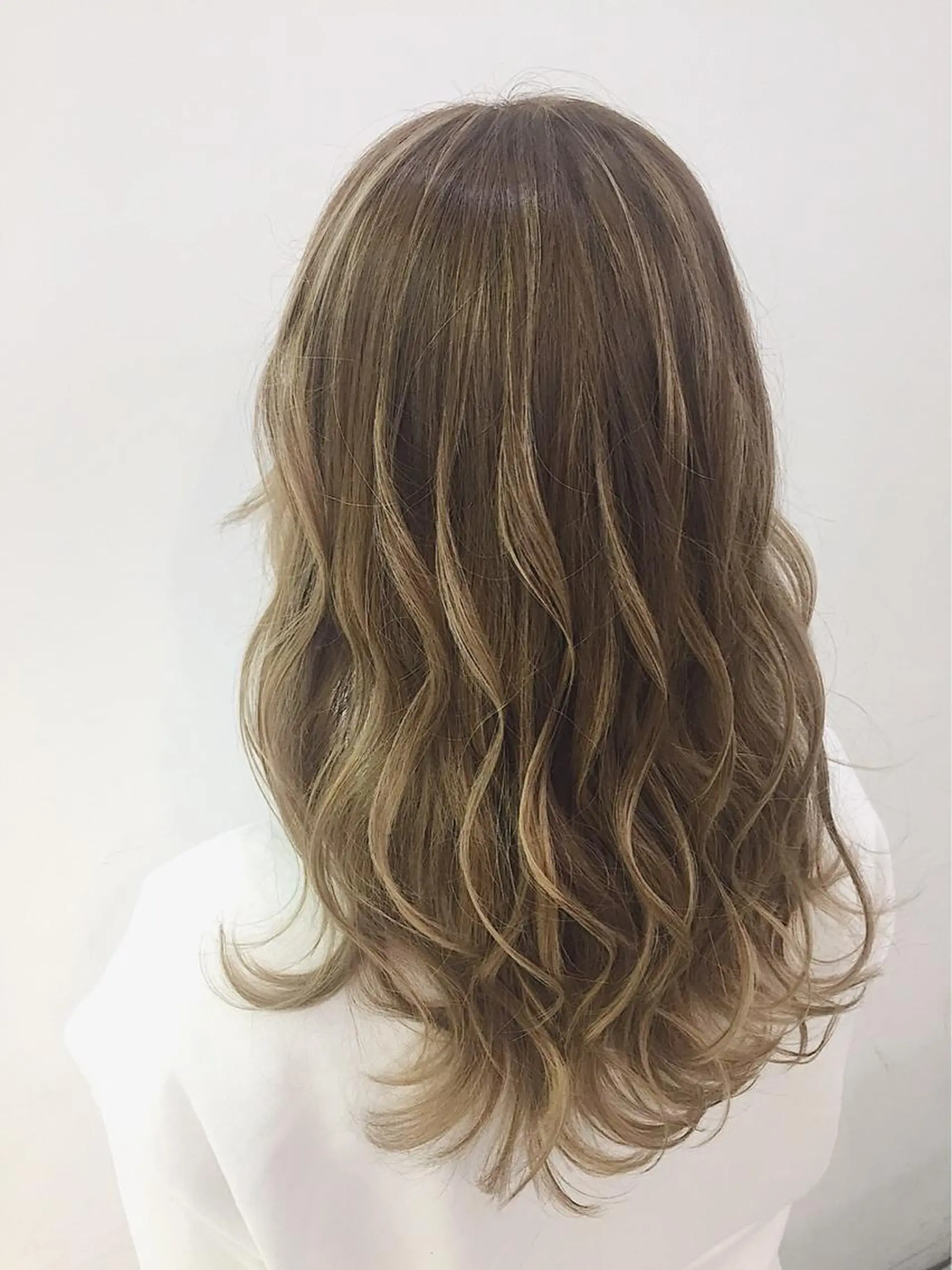 ロング カラー ハイライトカラー ハイライト 渡邊 唯のヘアスタイル