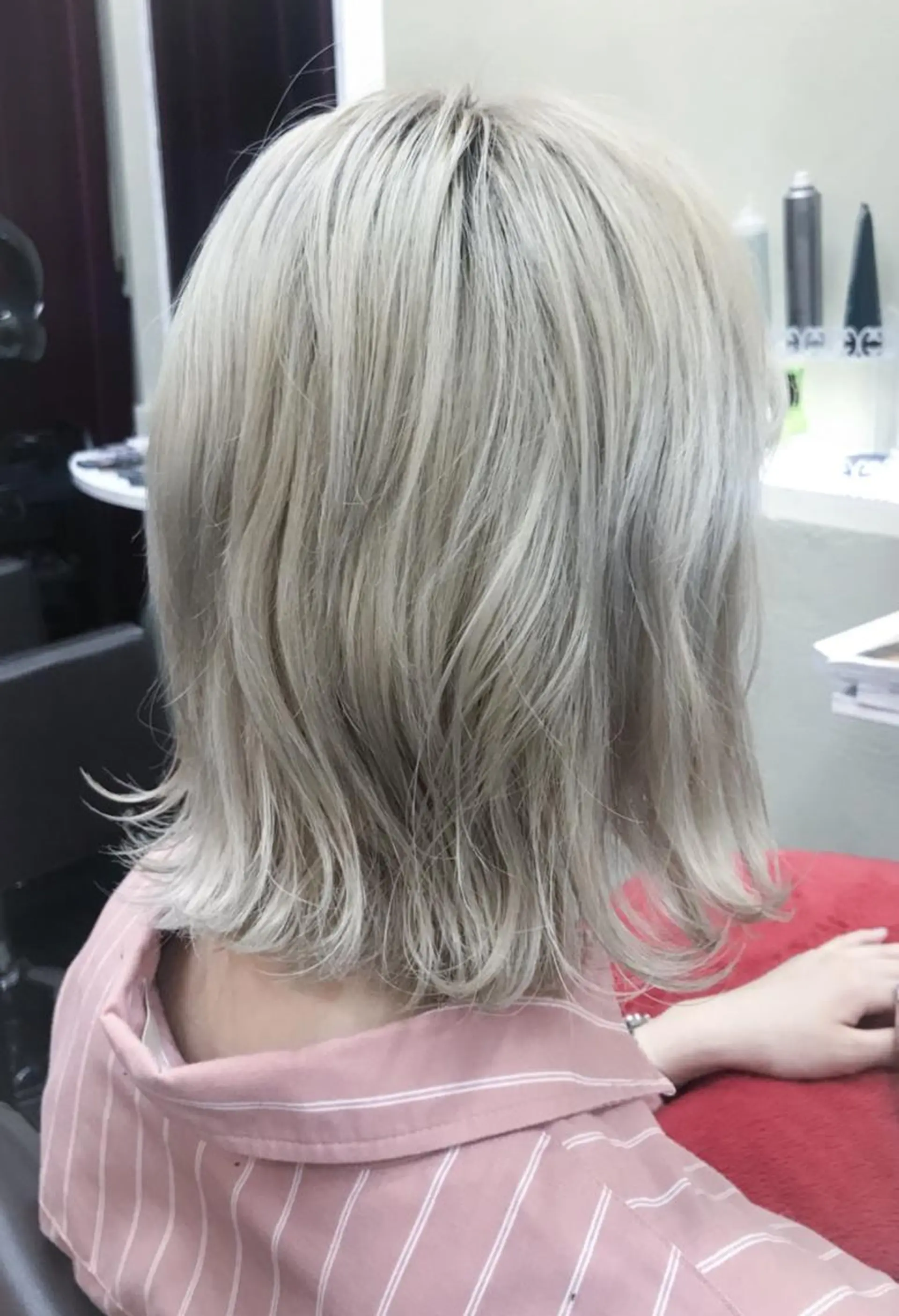 ショート カラー ヘアアレンジ アッシュ アッシュグレー バレイヤージュ ベージュカラー ブリーチ 髪質改善&韓国風特化 型サロン ミシェリーのヘアスタイル