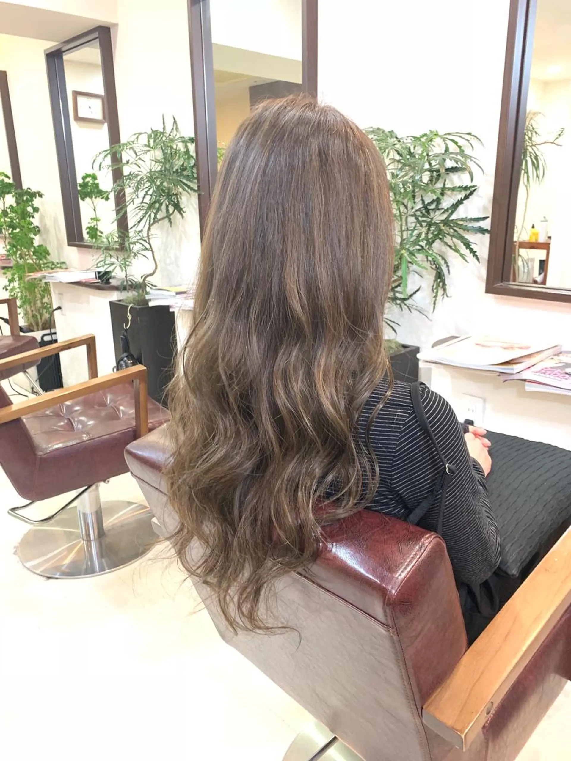 セミロング カラー セミロングパーマ ベージュカラー フォギーベージュ グレージュ ラベンダーカラー ヘアカラー トリートメント 隠れ家美容室 RAW TOKYO 【公式】のヘアスタイル