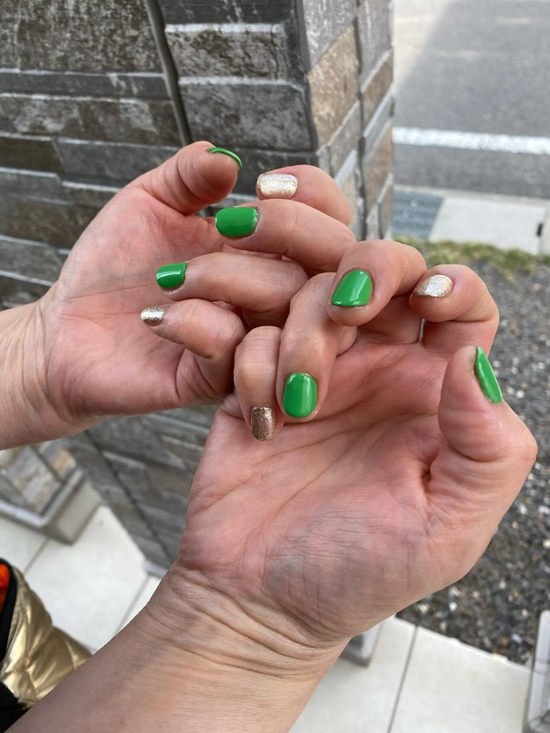 ネイル ゴールド グリーン ラメ(グリッター) ハンドネイル 自宅サロン FeelFreeのマツエク・マツパデザイン