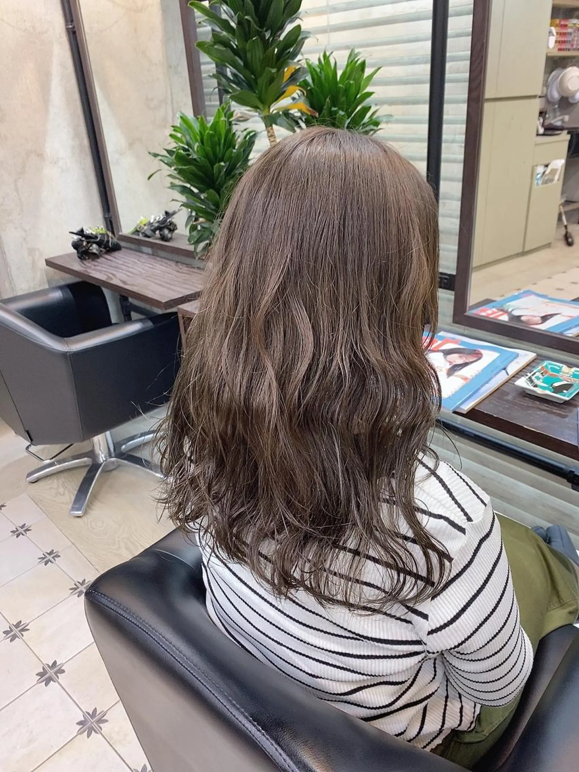 ロング カラー グレージュ オリーブグレージュ オリーブグレー 韓国ヘア☁️ mitsukiのヘアスタイル