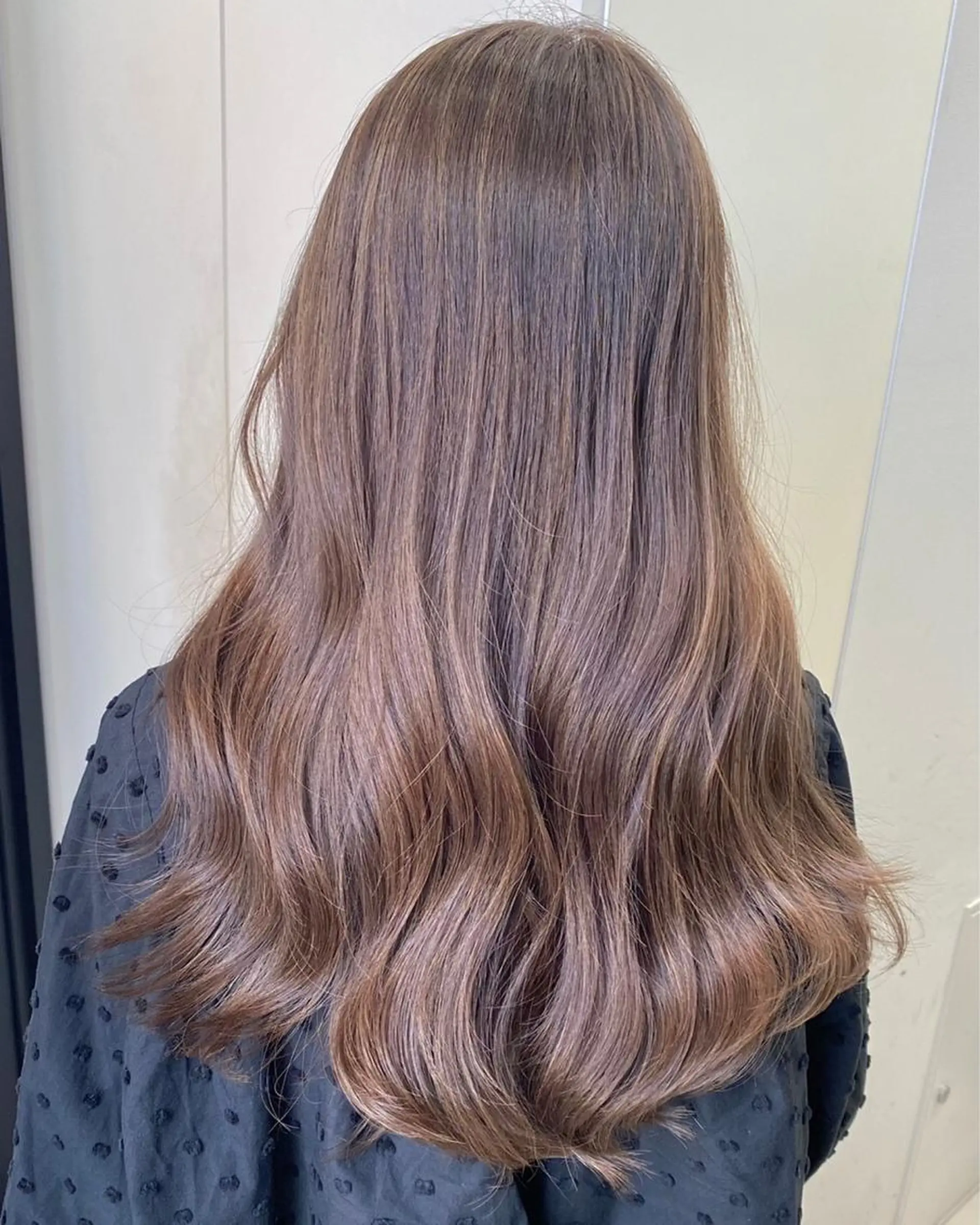 ロング カラー ヘアアレンジ グレージュ ミルクティーグレージュ 【公式】amble luxe池袋東口🩷のヘアスタイル