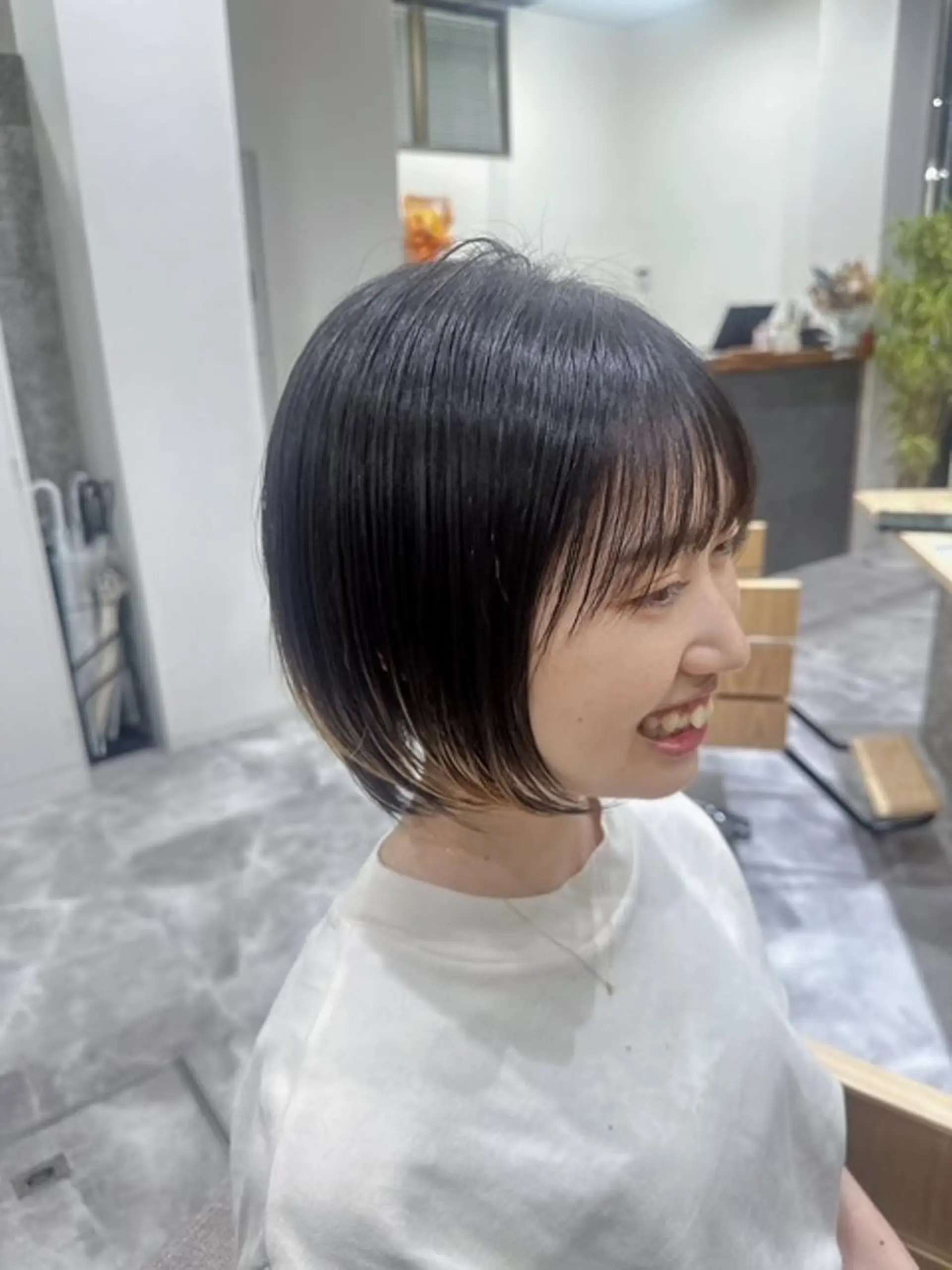 ショート ミルクティーベージュ 近鉄奈良駅　向田のヘアスタイル