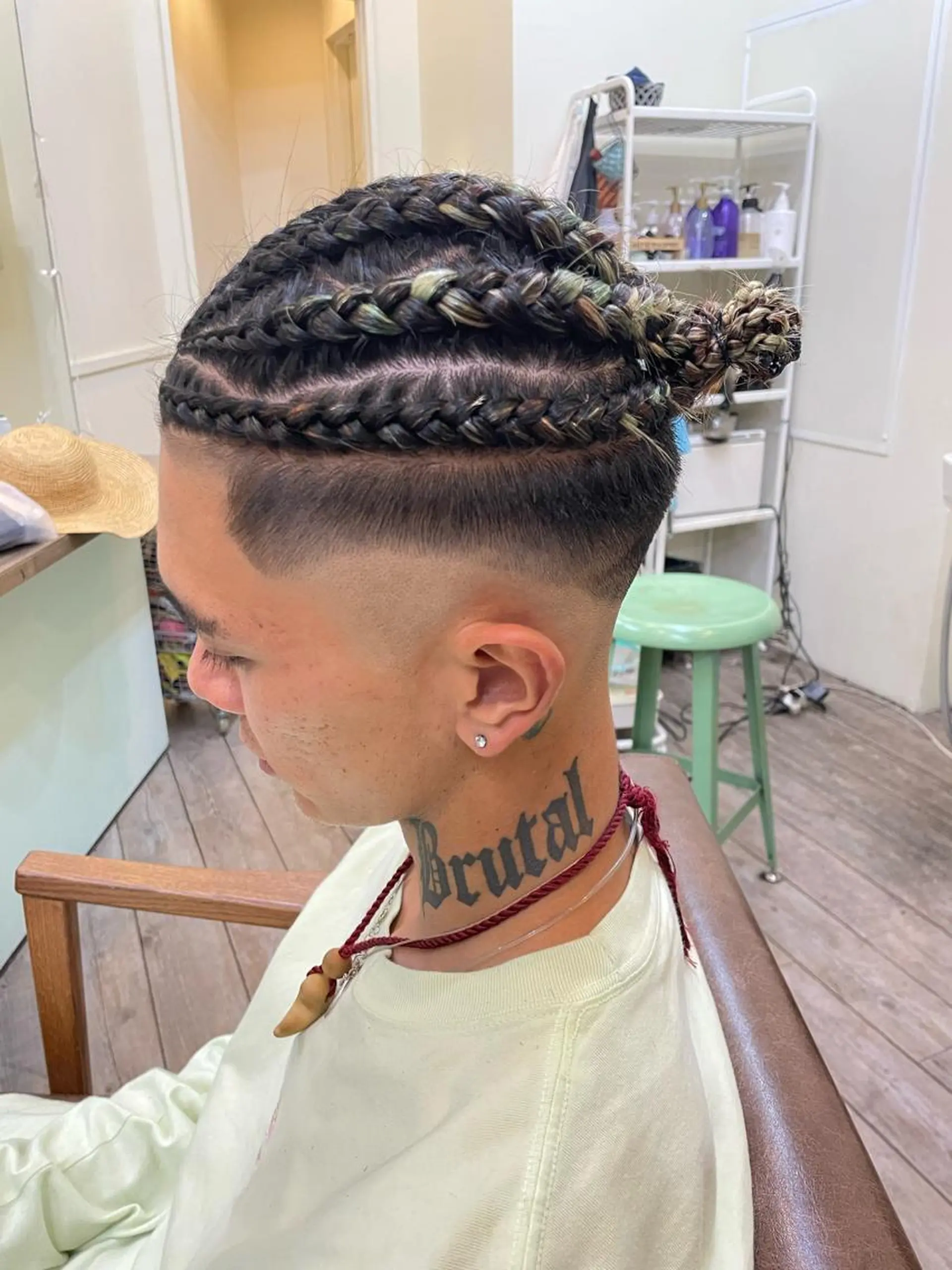 メンズ メンズバレイヤージュ メンズブリーチ フェードカット メンズハイライト メンズハイトーン WEST OLAND加藤圭介のヘアスタイル