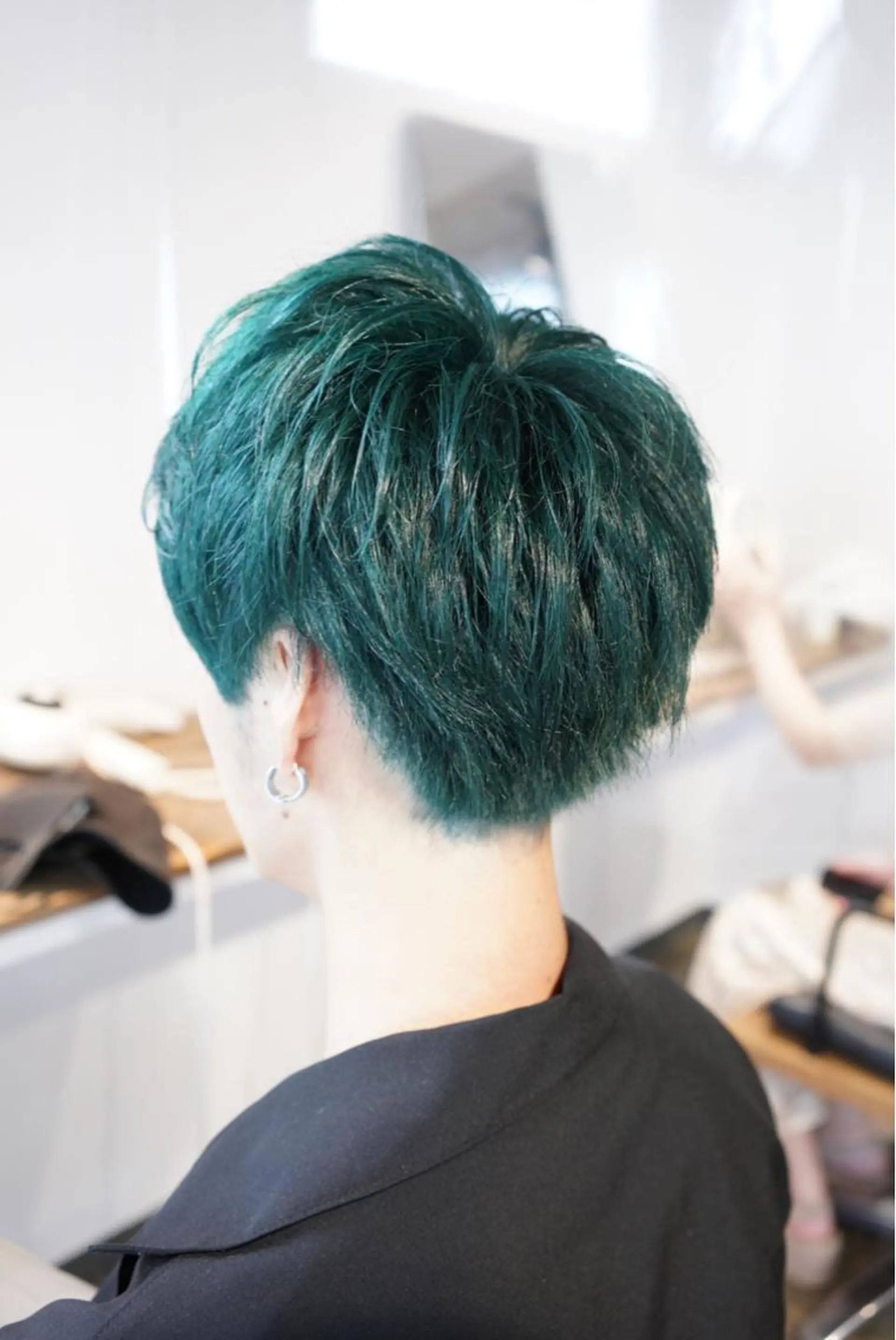 ショート カラー ヘアカラー トリートメント ハイトーン/レイヤー /ケアブリーチ石川治のヘアスタイル