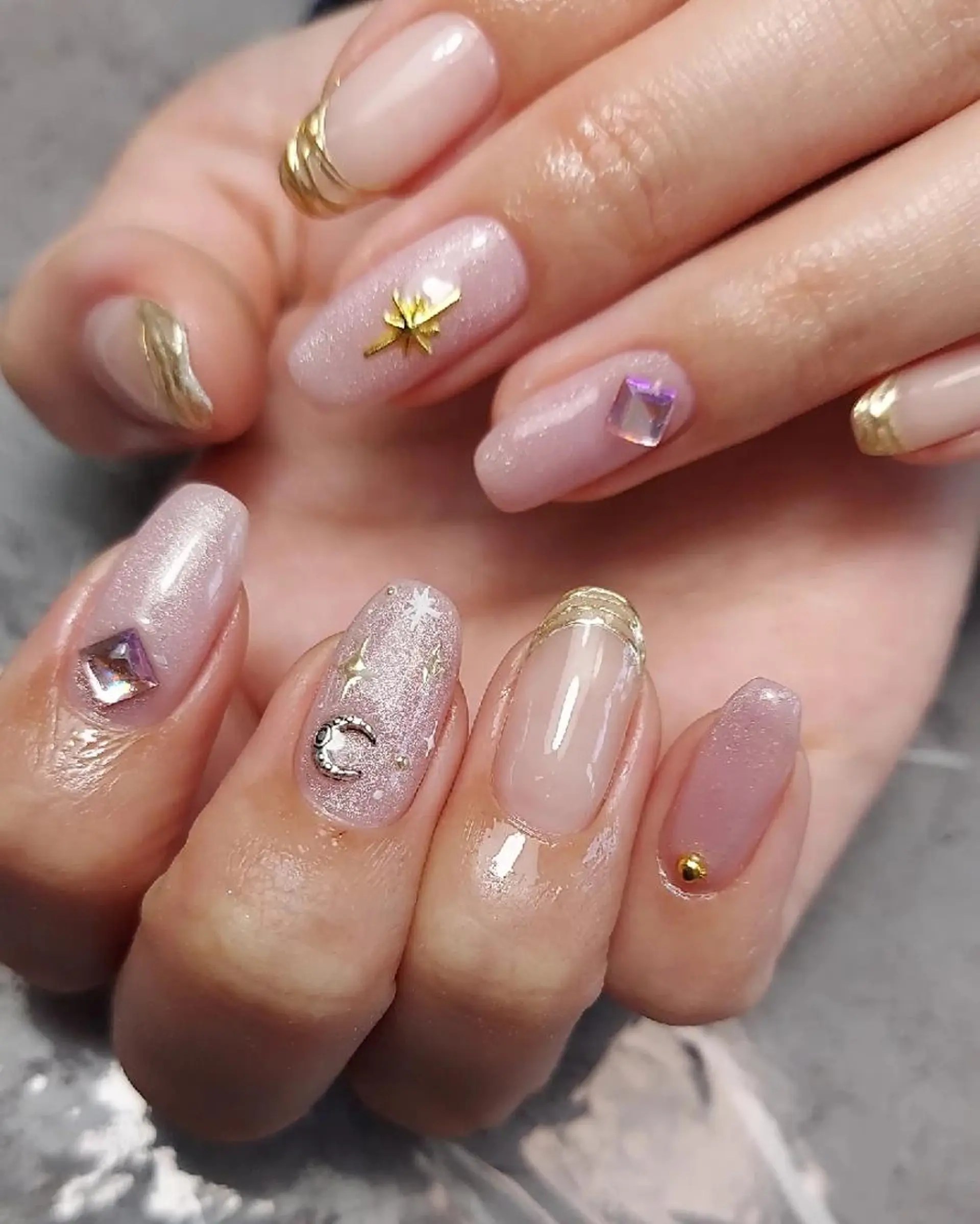ミディアム ハンドネイル Nailspeace Omalyのネイルデザイン