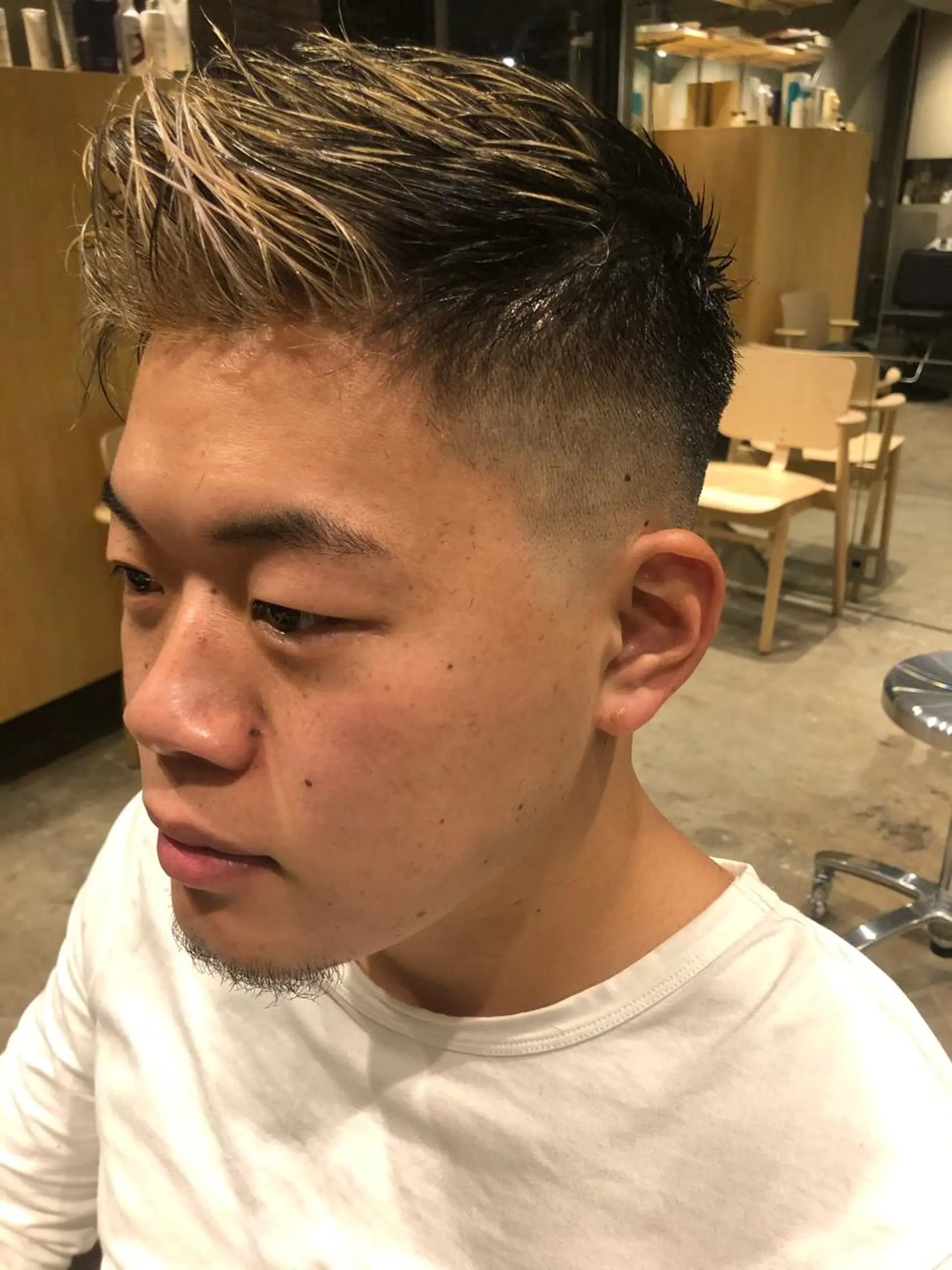 メンズ メンズブリーチ フェードカット カット ヘアカラー 🌈圧倒的デザイン パーマ　関和希のヘアスタイル