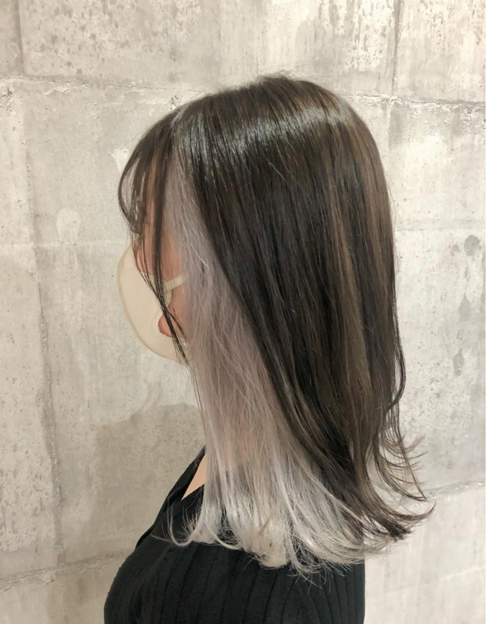 ミディアム カラー インナーカラー シルバー ホワイトシルバー カット ヘアカラー トリートメント 興津/韓国レイヤー ダブルカラー美髪縮毛のヘアスタイル