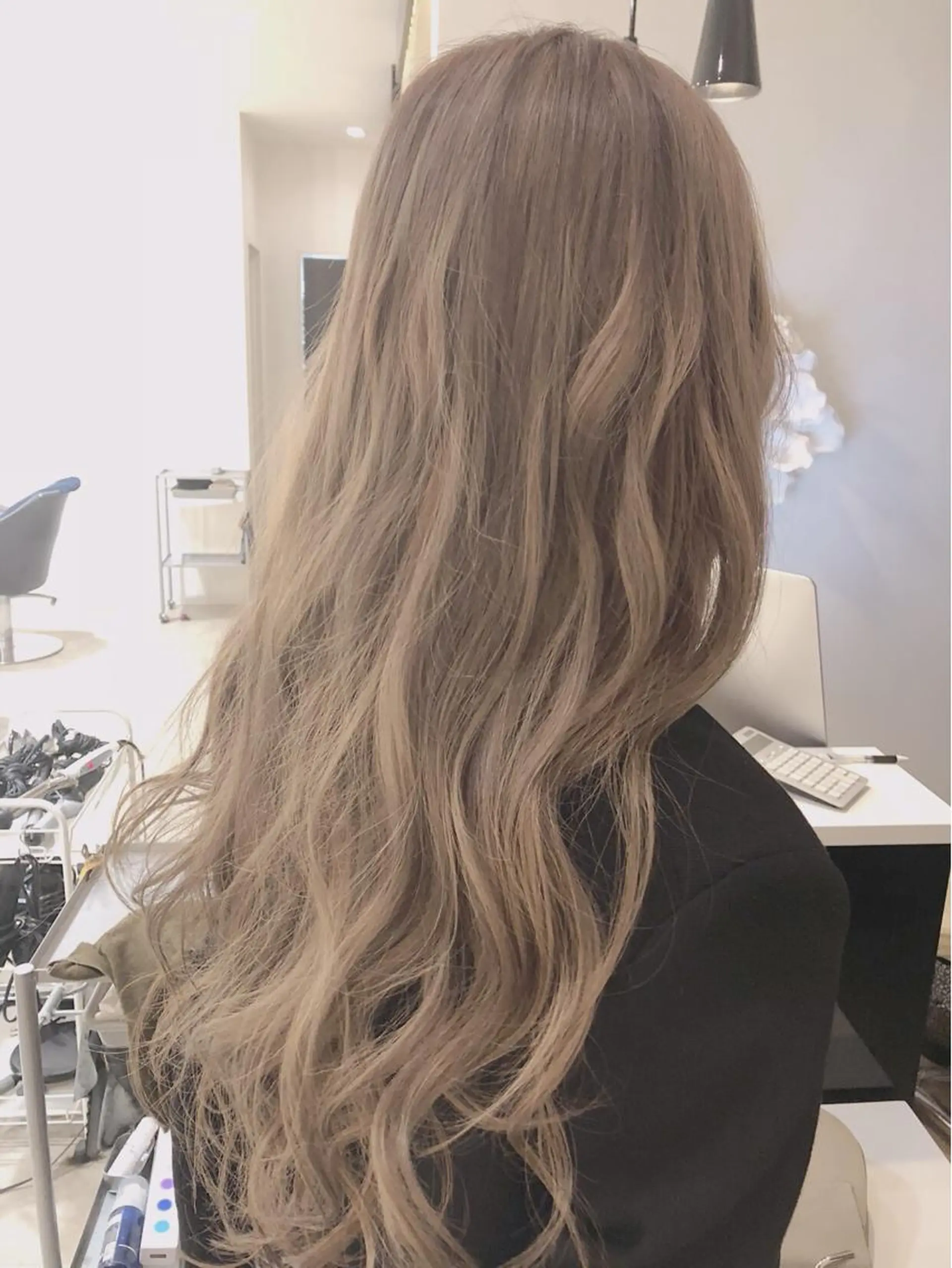 ロング ヘアカラー Rina  のヘアスタイル