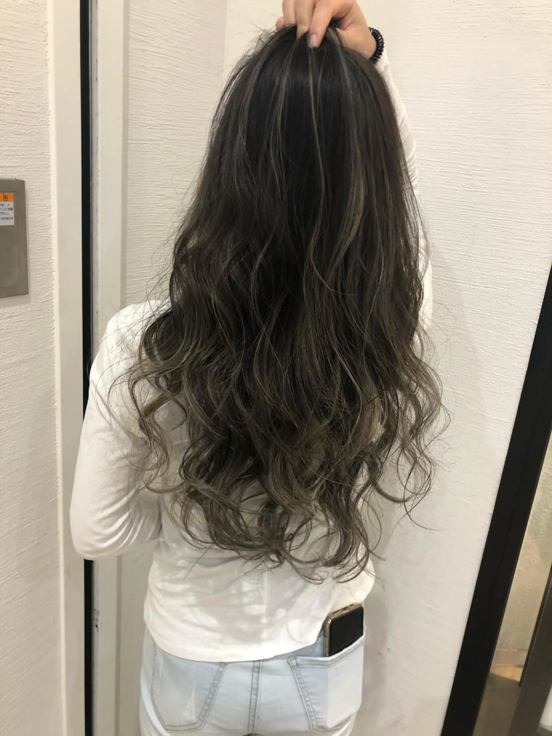 ロング 岸川 恭子のヘアスタイル