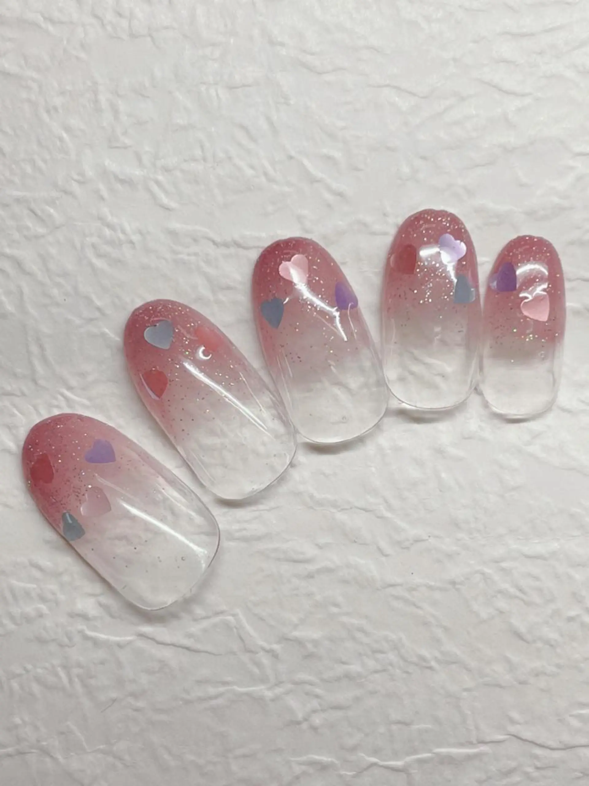 カラー ネイル グラデーションカラー グラデーション ラメ(グリッター) ラメグラデーション バレンタイン 芦辺 香奈のネイルデザイン