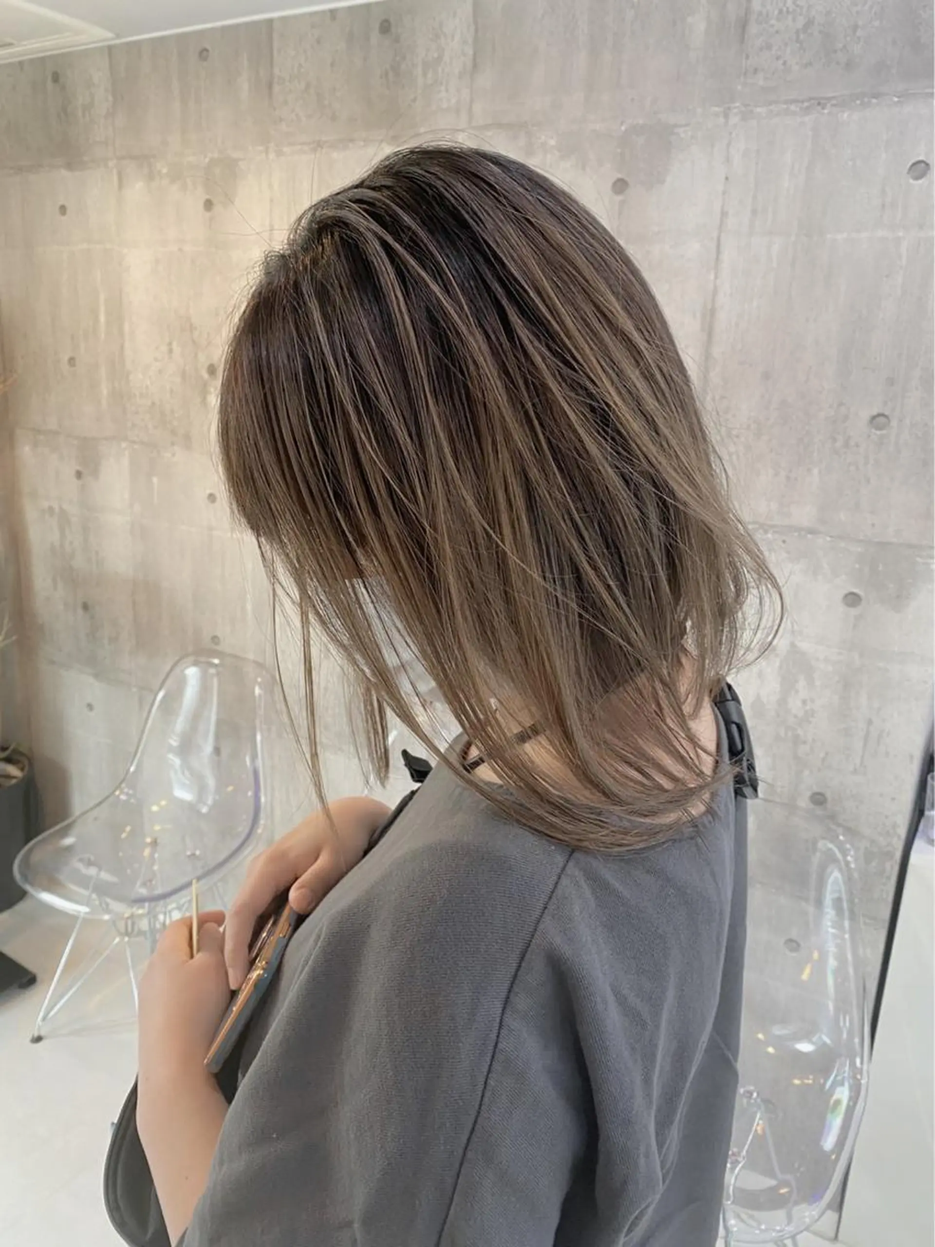 ミディアム カラー アッシュ アッシュグレー アッシュグレージュ バレイヤージュ ミストバング 韓国ヘア 🦋KIRA🦋のヘアスタイル