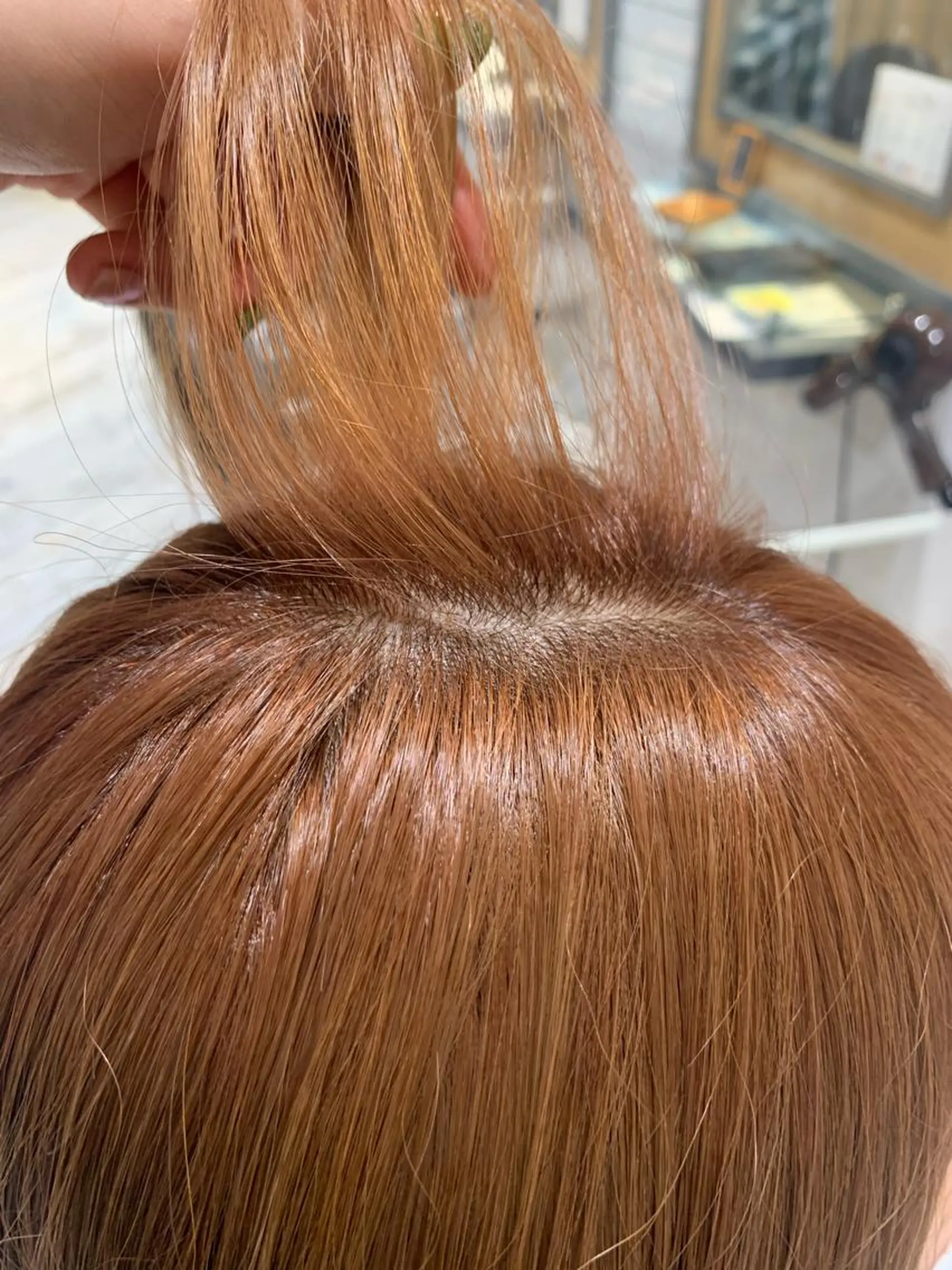 ミディアム オレンジブラウン 山内 愛可のヘアスタイル