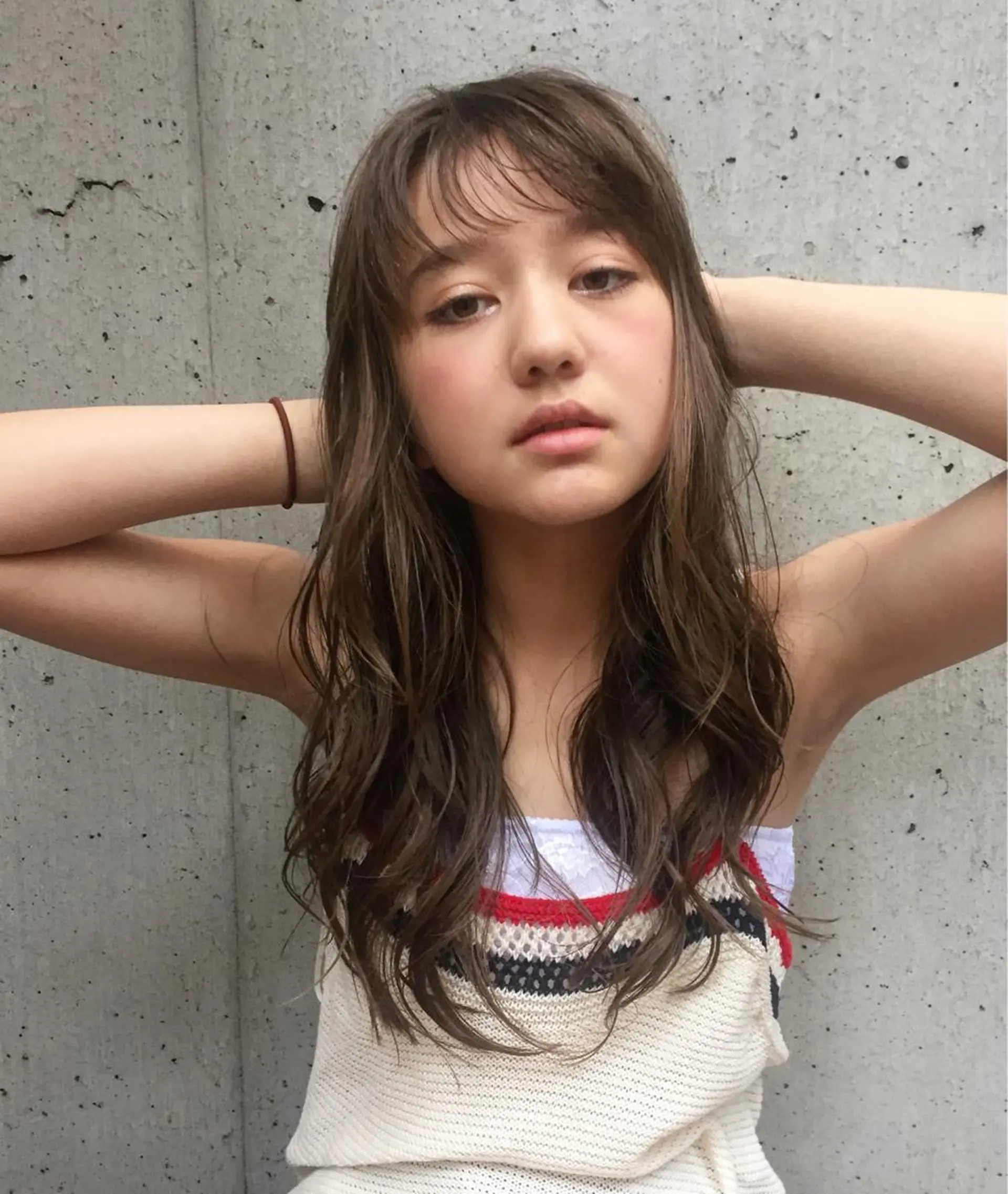 セミロング 白髪ぼかしハイライト バレイヤージュヤマトのヘアスタイル