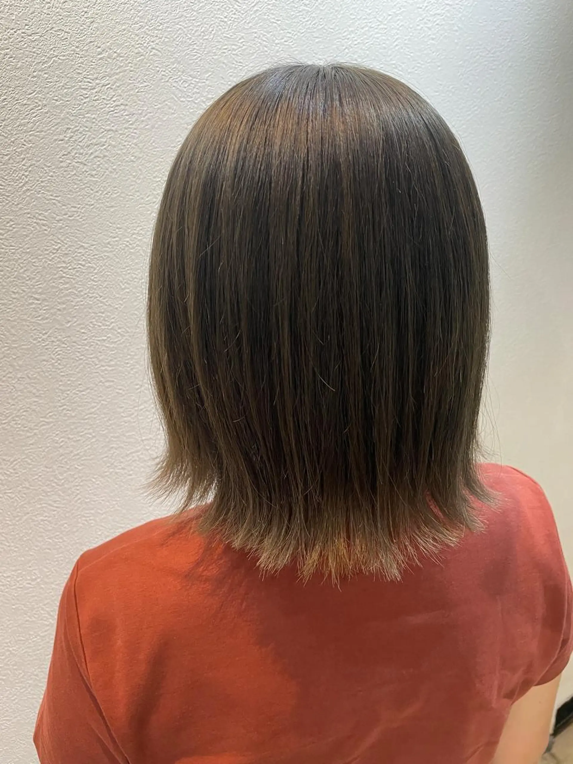 カラー タケウチ サトミのヘアスタイル