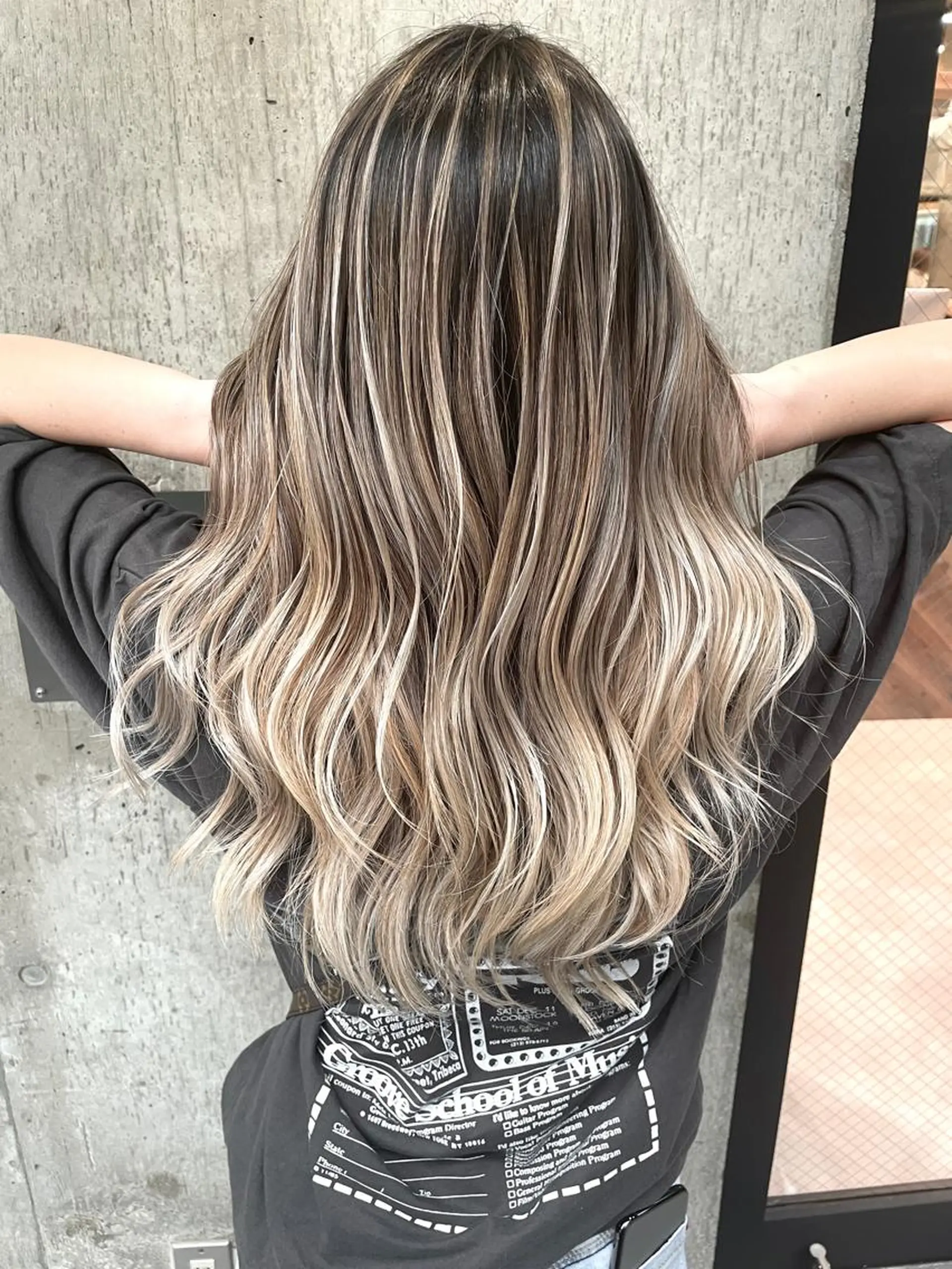 セミロング カラー グレージュ ハイライトカラー メッシュ ボブ 外国人風カラー カット ヘアカラー タナカ タクヤのヘアスタイル