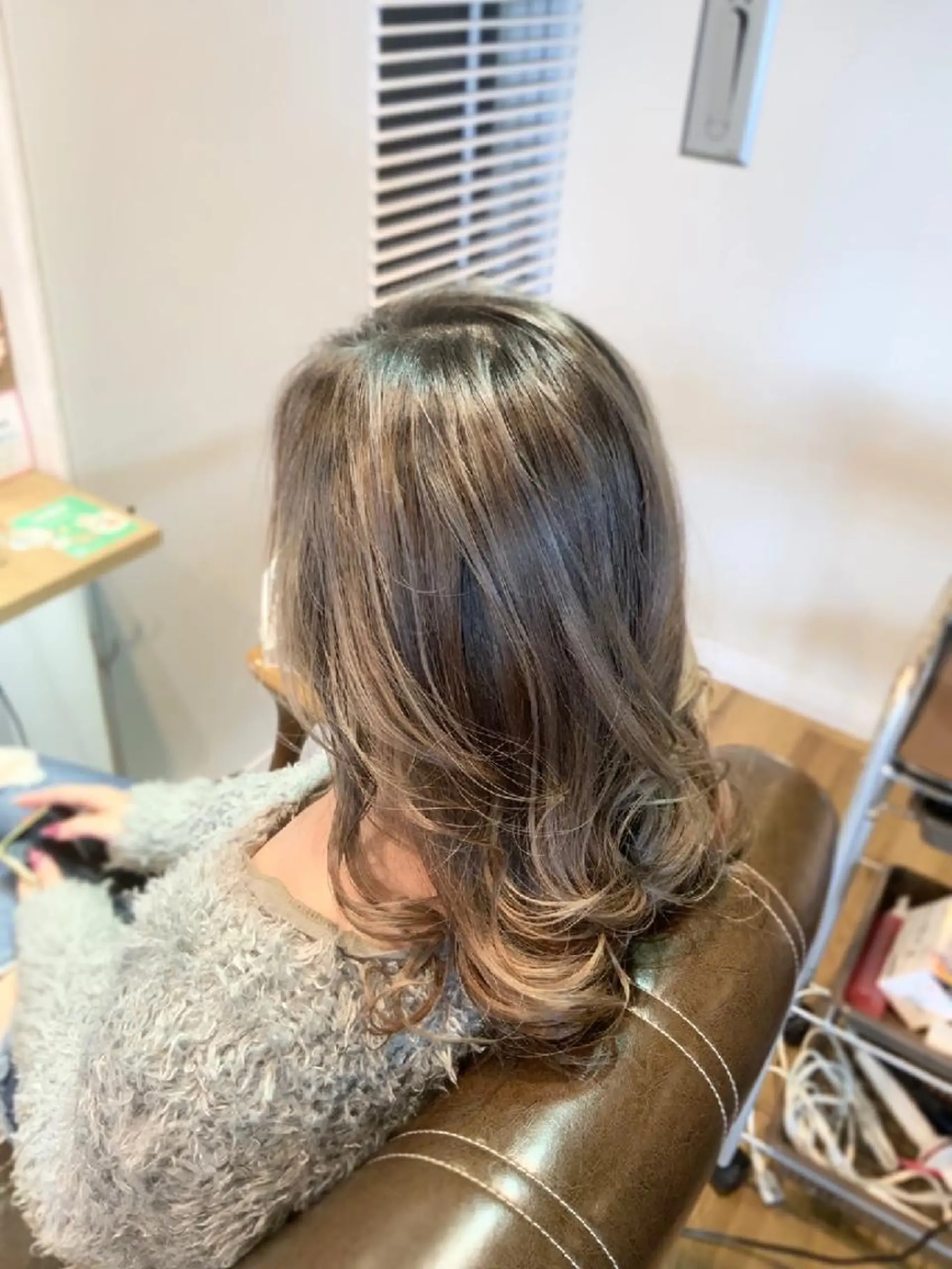 カラー ブリーチ グラデーションカラー ハイライトカラー ヘアカラー トリートメント 堀 望美のヘアスタイル