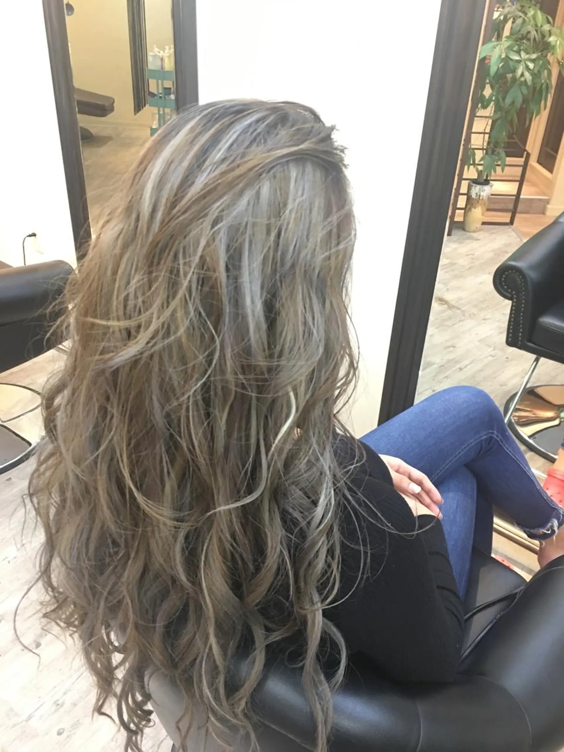 ロング カラー ヘアカラー エクステ 鶴見 和美のヘアスタイル